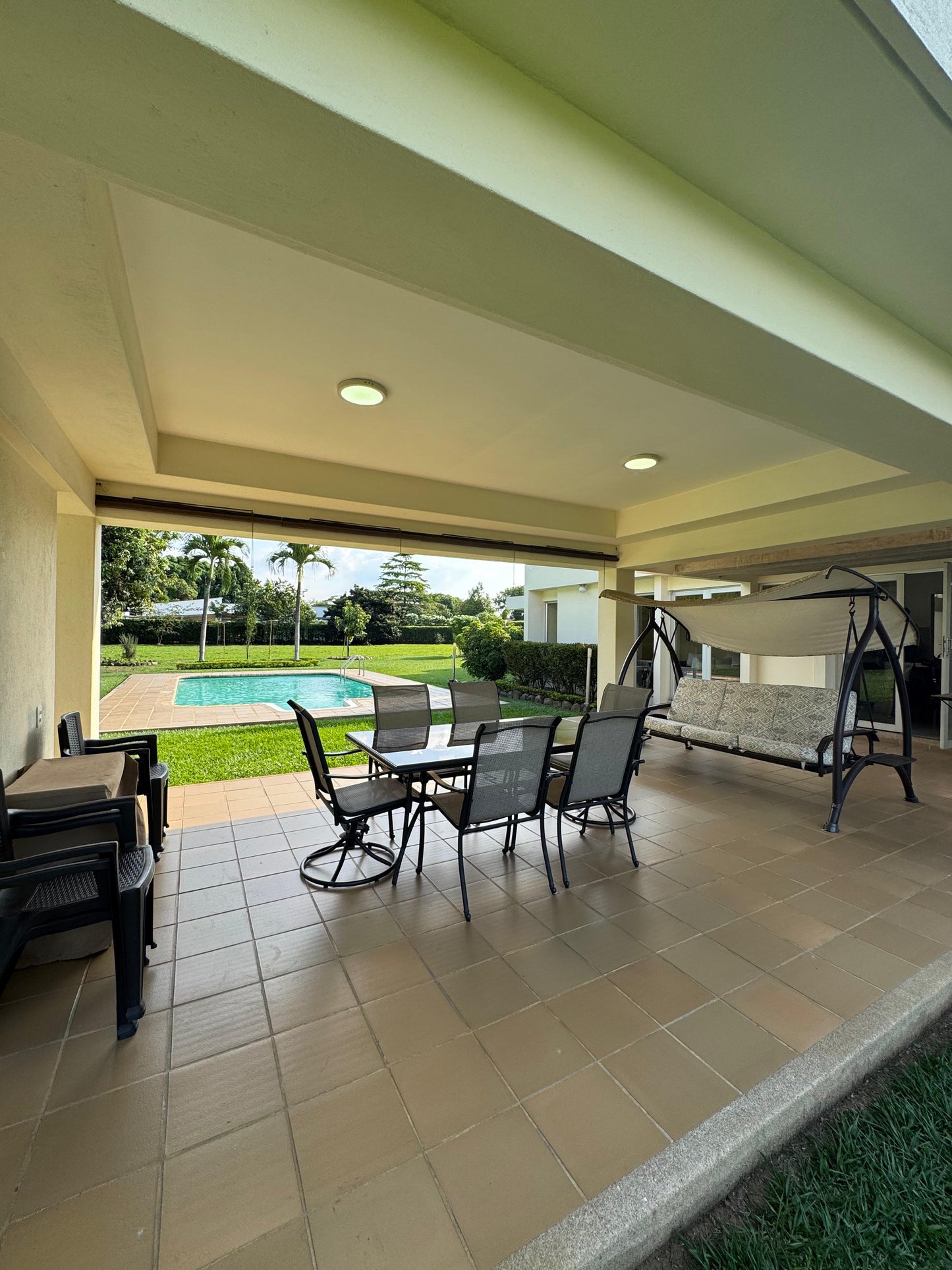 Casa en venta en La Morada, Jamundí — 465 m² sobre lote de 1.801 m² con piscina