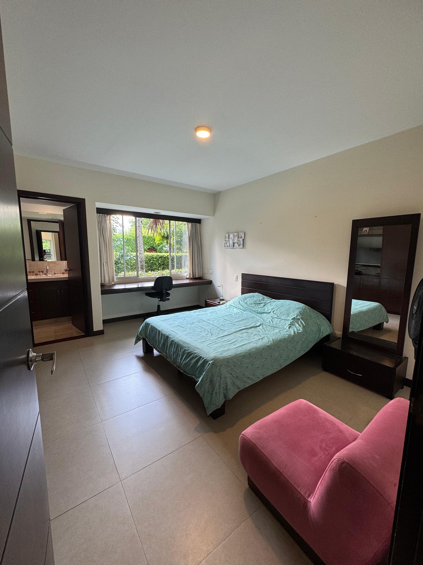 Casa en venta en La Morada, Jamundí — 465 m² sobre lote de 1.801 m² con piscina