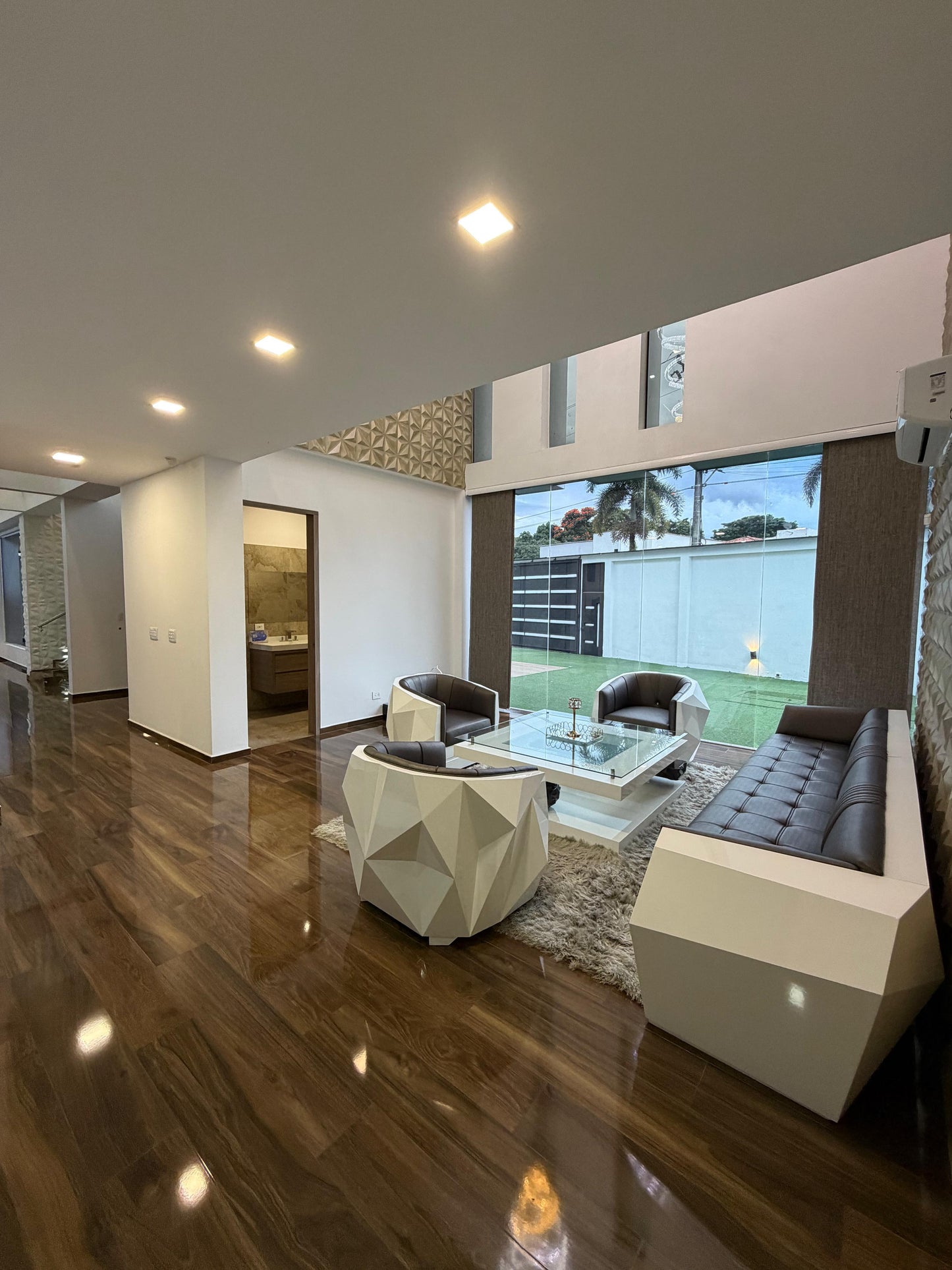 Casa en venta en La Morada, Jamundí — 1.200 m², 7 habitaciones, cine y cancha de fútbol