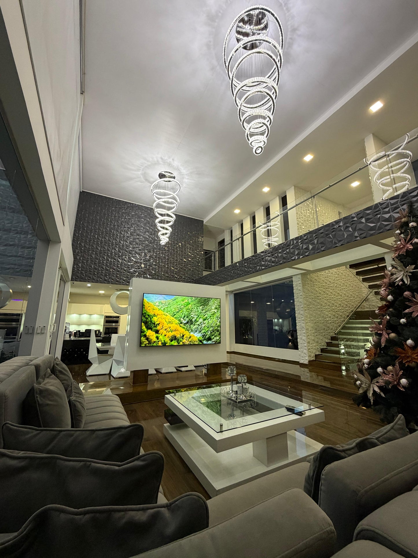 Casa en venta en La Morada, Jamundí — 1.200 m², 7 habitaciones, cine y cancha de fútbol
