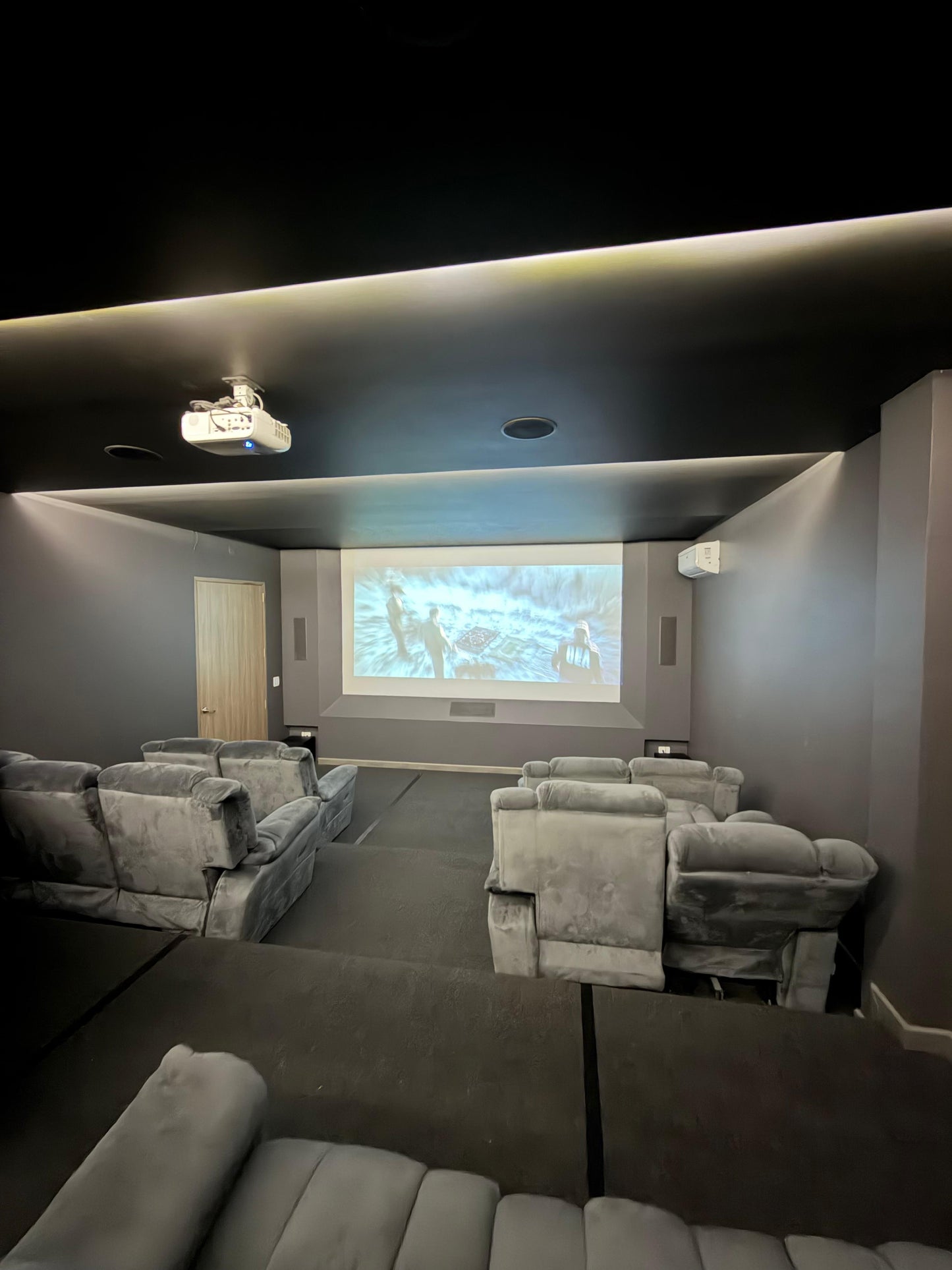 Casa en venta en La Morada, Jamundí — 1.200 m², 7 habitaciones, cine y cancha de fútbol