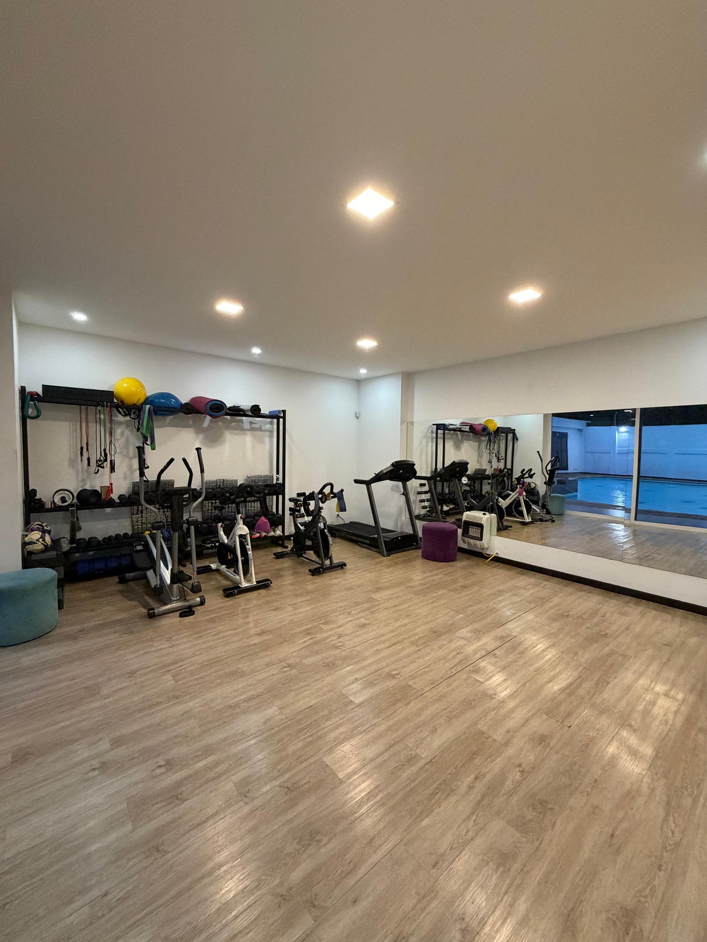 Casa en venta en La Morada, Jamundí — 1.200 m², 7 habitaciones, cine y cancha de fútbol