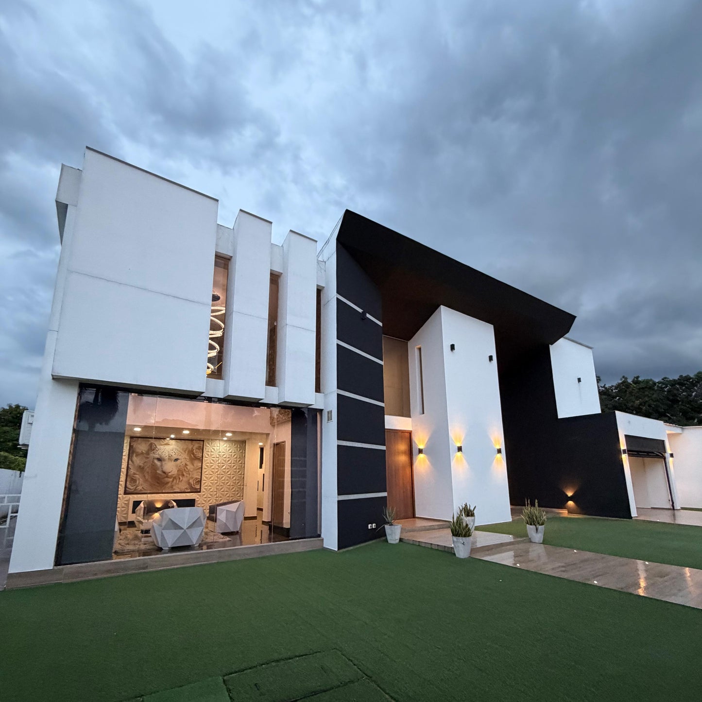 Casa en venta en La Morada, Jamundí — 1.200 m², 7 habitaciones, cine y cancha de fútbol