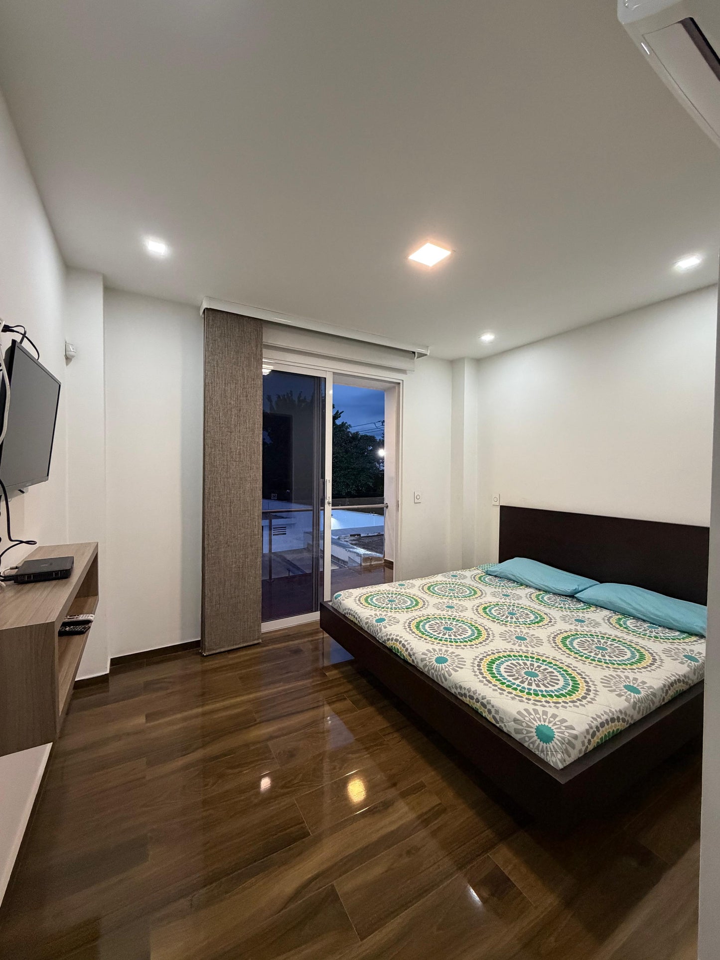 Casa en venta en La Morada, Jamundí — 1.200 m², 7 habitaciones, cine y cancha de fútbol
