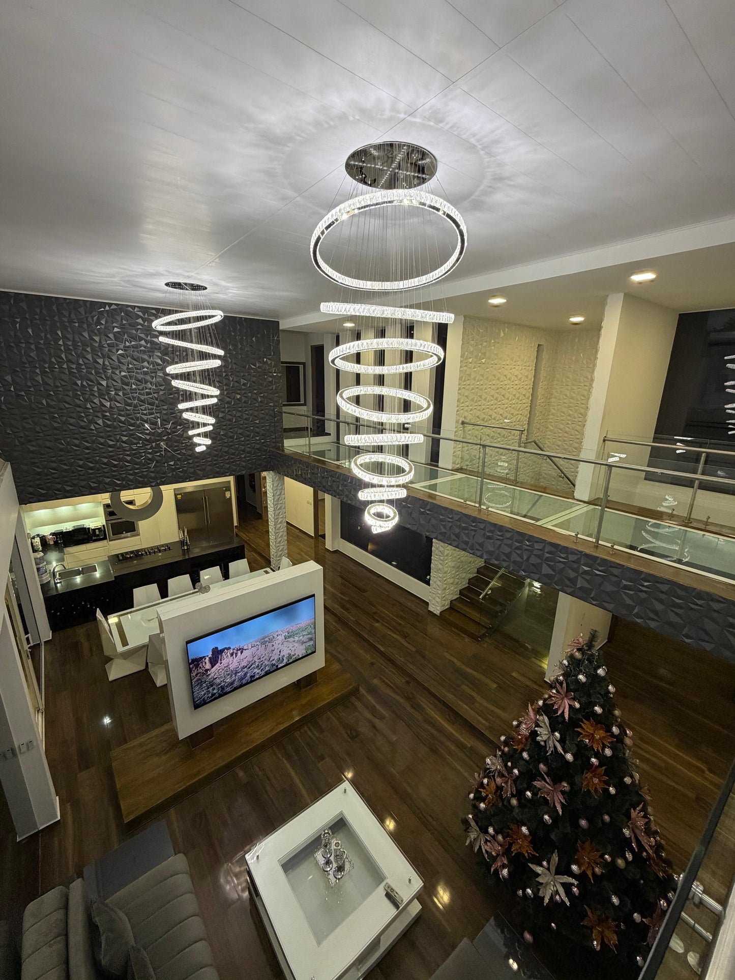 Casa en venta en La Morada, Jamundí — 1.200 m², 7 habitaciones, cine y cancha de fútbol