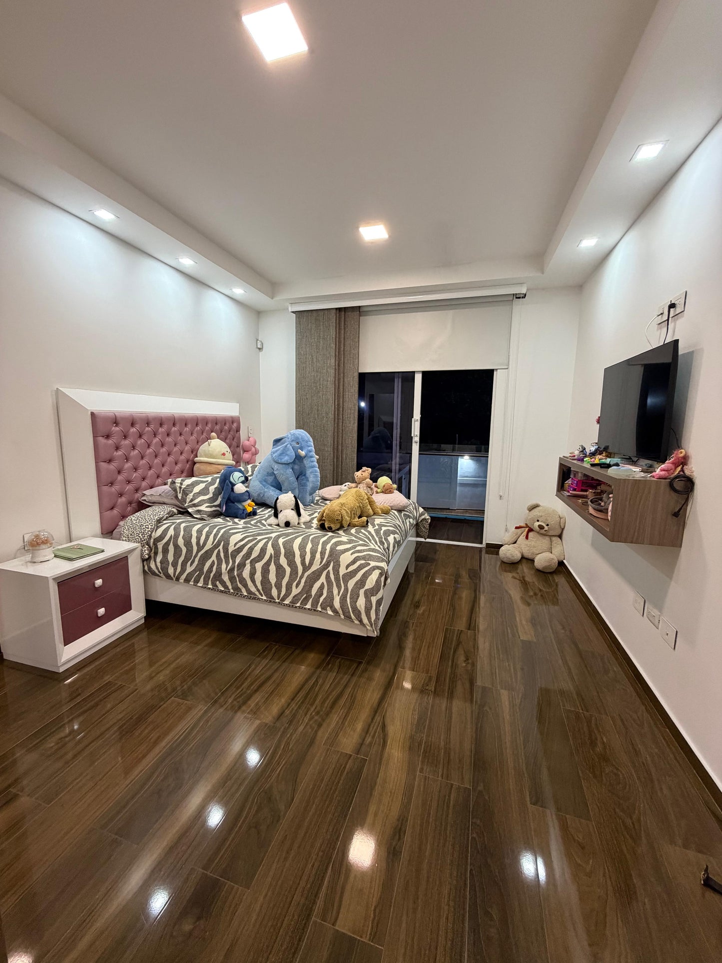 Casa en venta en La Morada, Jamundí — 1.200 m², 7 habitaciones, cine y cancha de fútbol