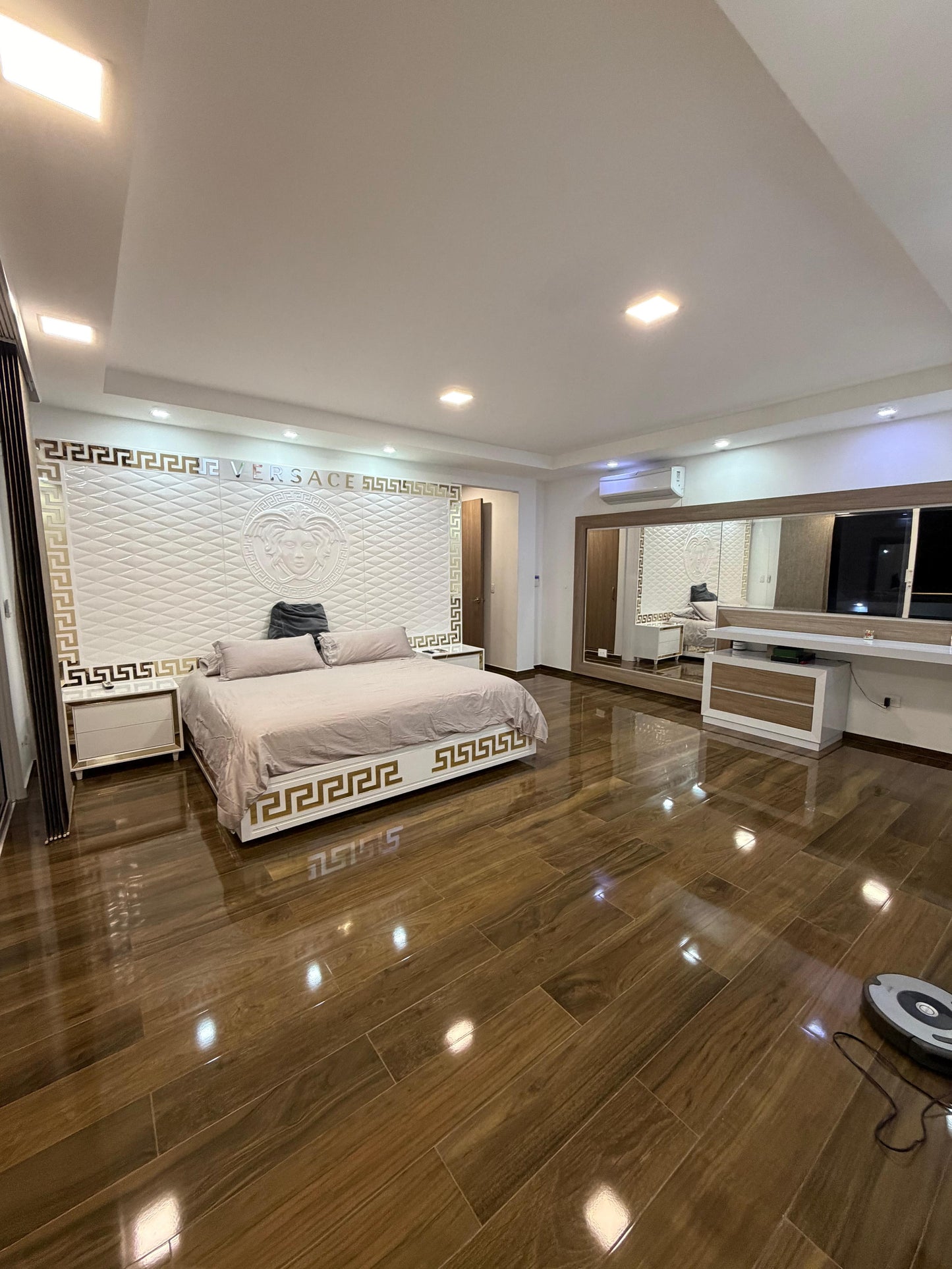 Casa en venta en La Morada, Jamundí — 1.200 m², 7 habitaciones, cine y cancha de fútbol