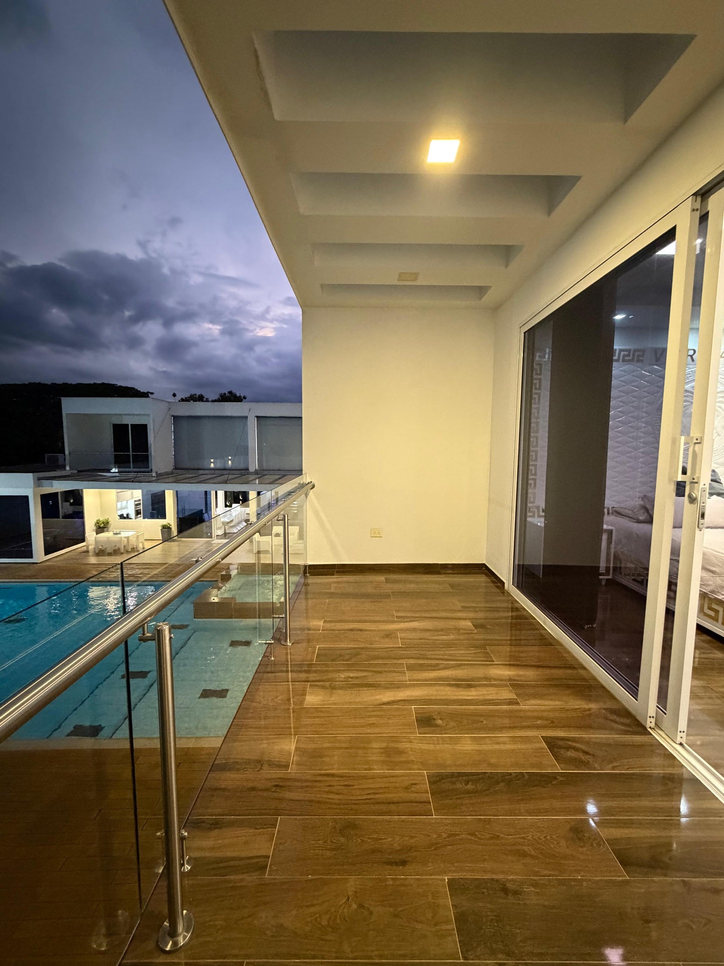Casa en venta en La Morada, Jamundí — 1.200 m², 7 habitaciones, cine y cancha de fútbol