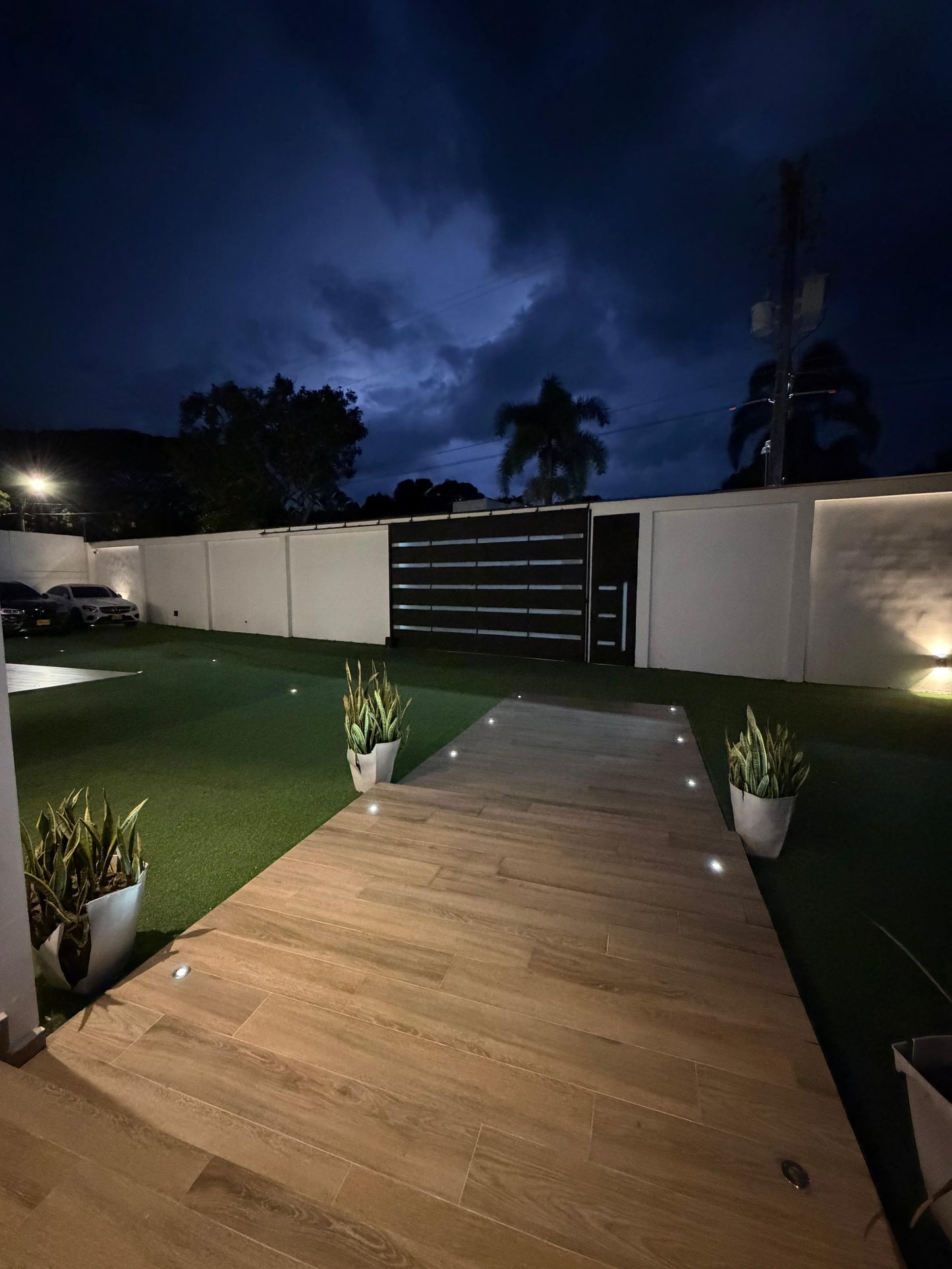 Casa en venta en La Morada, Jamundí — 1.200 m², 7 habitaciones, cine y cancha de fútbol