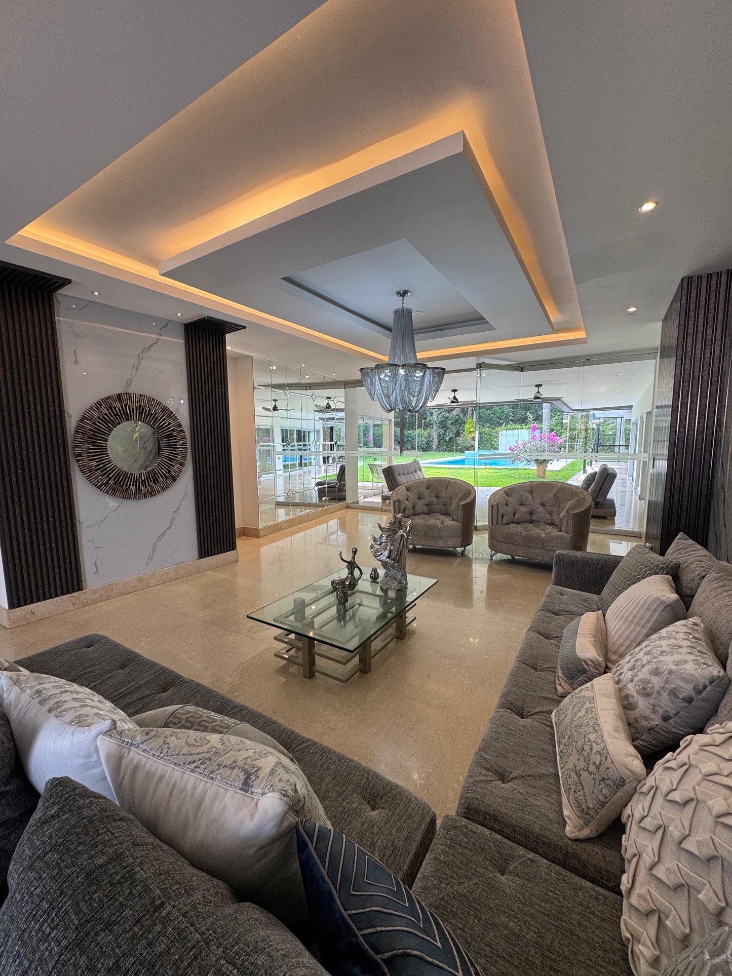 Casa en venta en Alfaguara, Jamundí — 662 m² sobre lote de 1.654 m², piscina y jacuzzi