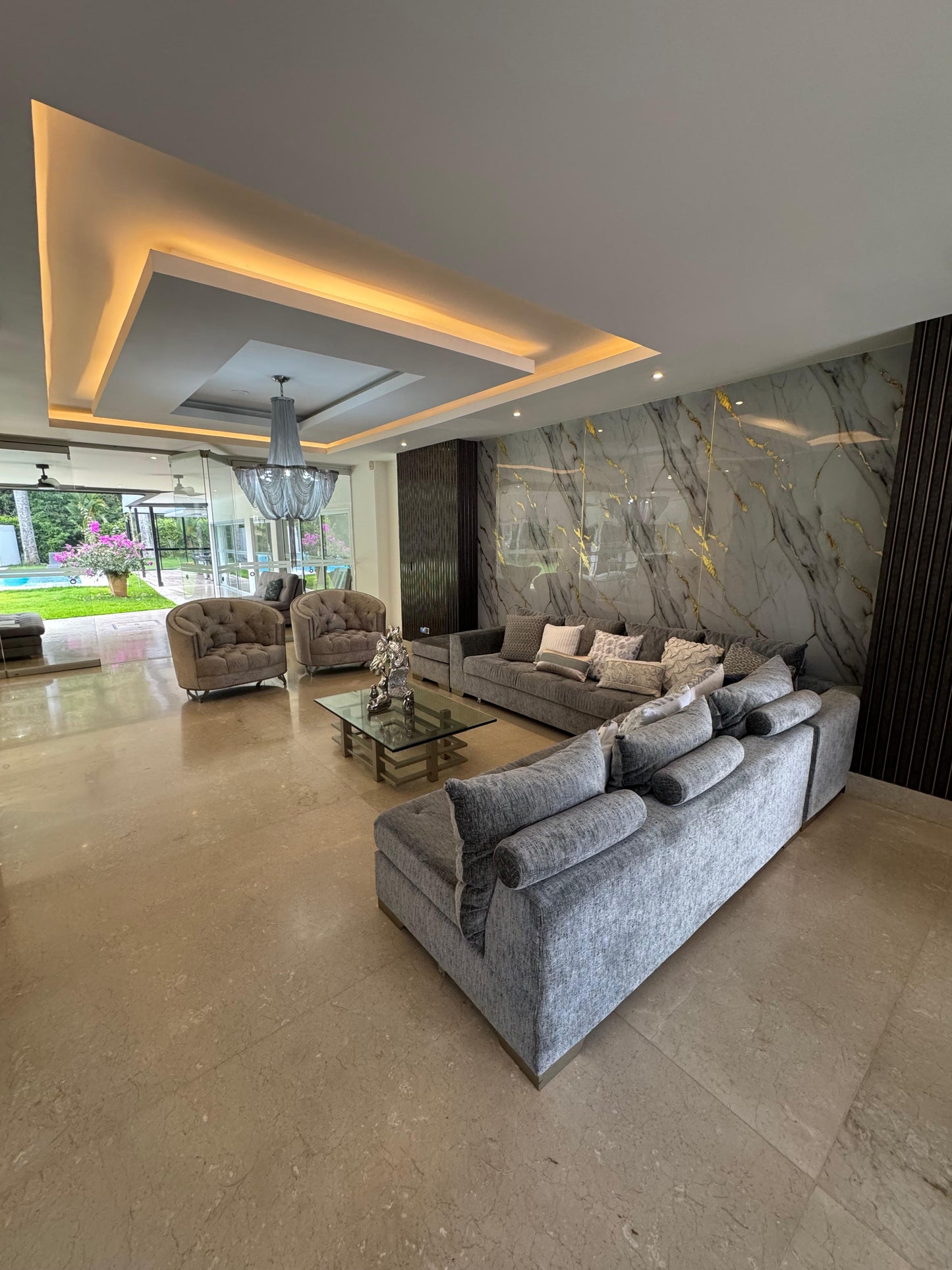 Casa en venta en Alfaguara, Jamundí — 662 m² sobre lote de 1.654 m², piscina y jacuzzi