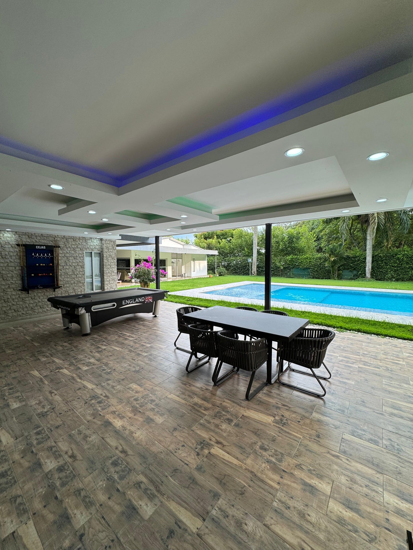 Casa en venta en Alfaguara, Jamundí — 662 m² sobre lote de 1.654 m², piscina y jacuzzi