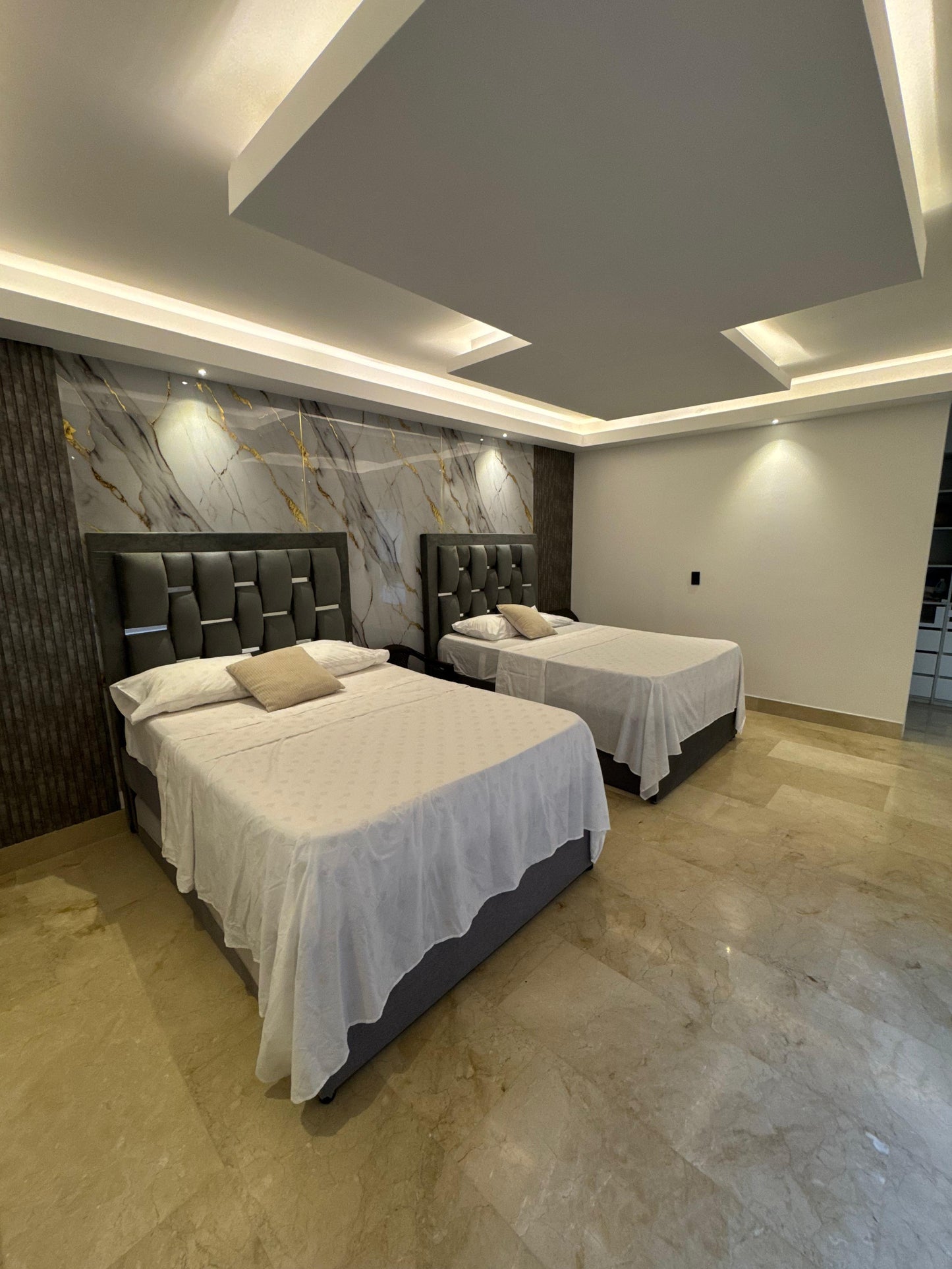 Casa en venta en Alfaguara, Jamundí — 662 m² sobre lote de 1.654 m², piscina y jacuzzi