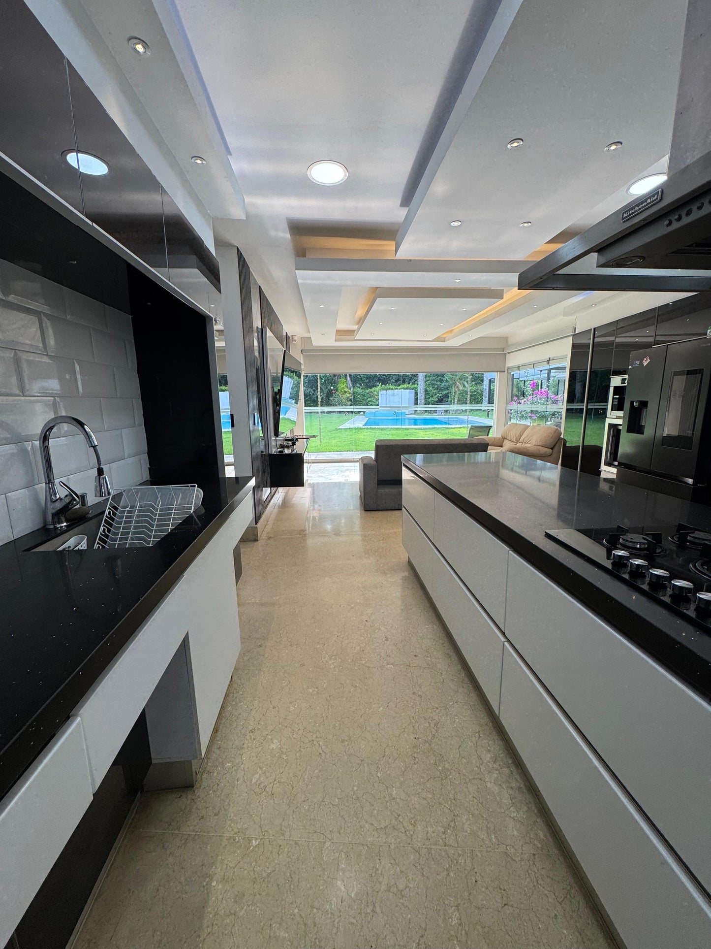 Casa en venta en Alfaguara, Jamundí — 662 m² sobre lote de 1.654 m², piscina y jacuzzi