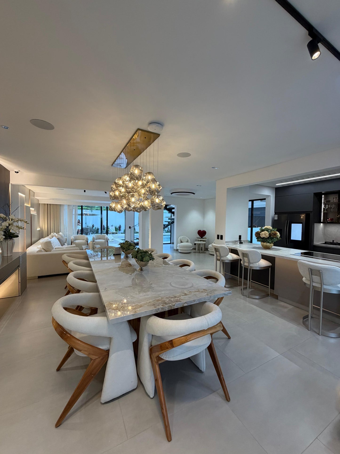 Casa amoblada en venta en La Morada, Jamundí — 700 m², sala de cine, discoteca y piscina