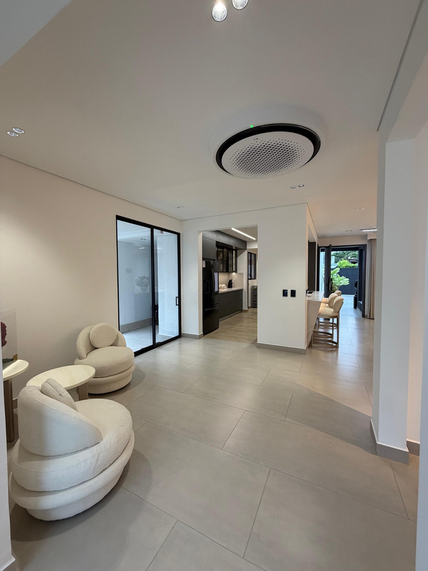 Casa amoblada en venta en La Morada, Jamundí — 700 m², sala de cine, discoteca y piscina