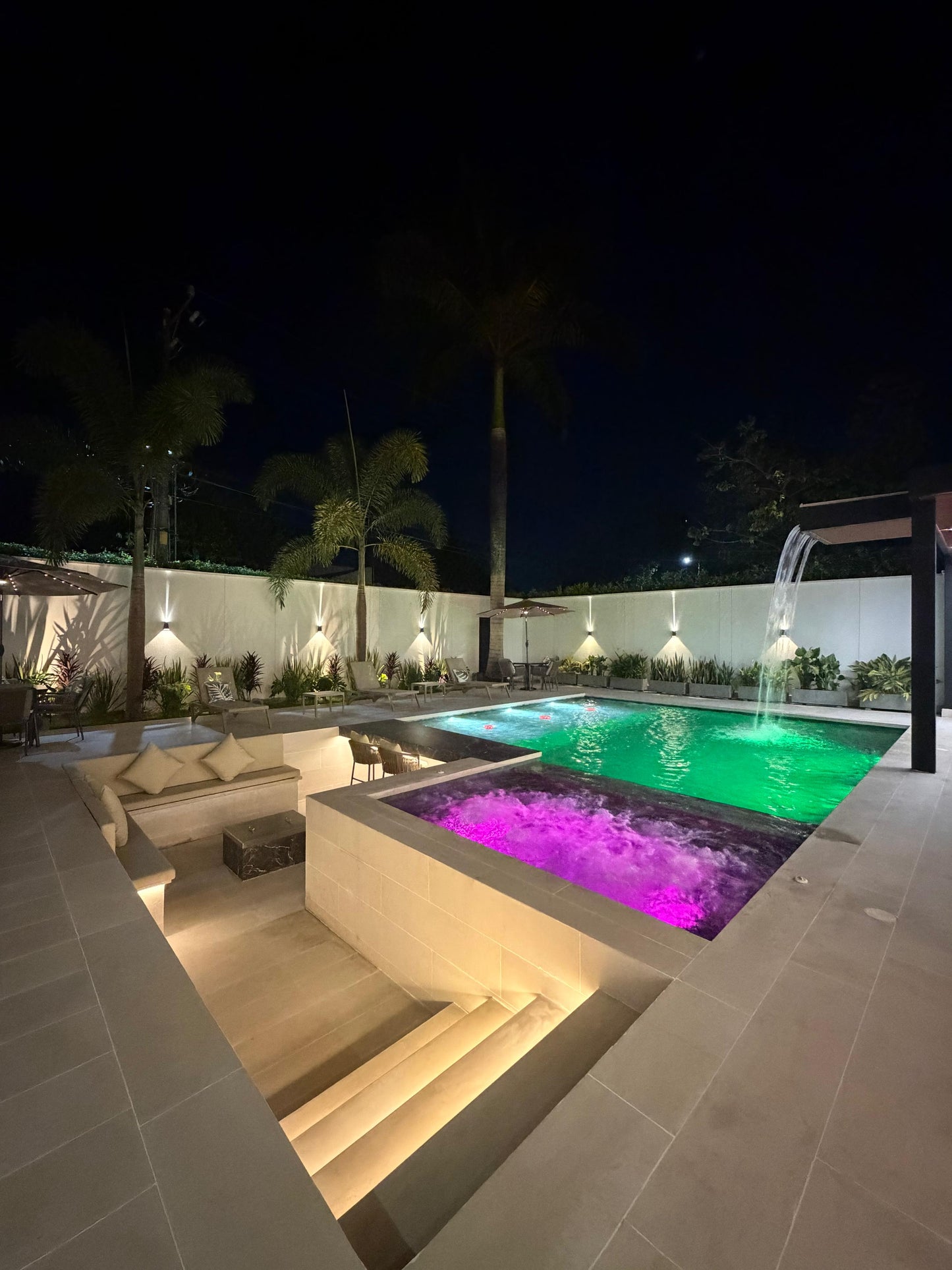 Casa amoblada en venta en La Morada, Jamundí — 700 m², sala de cine, discoteca y piscina
