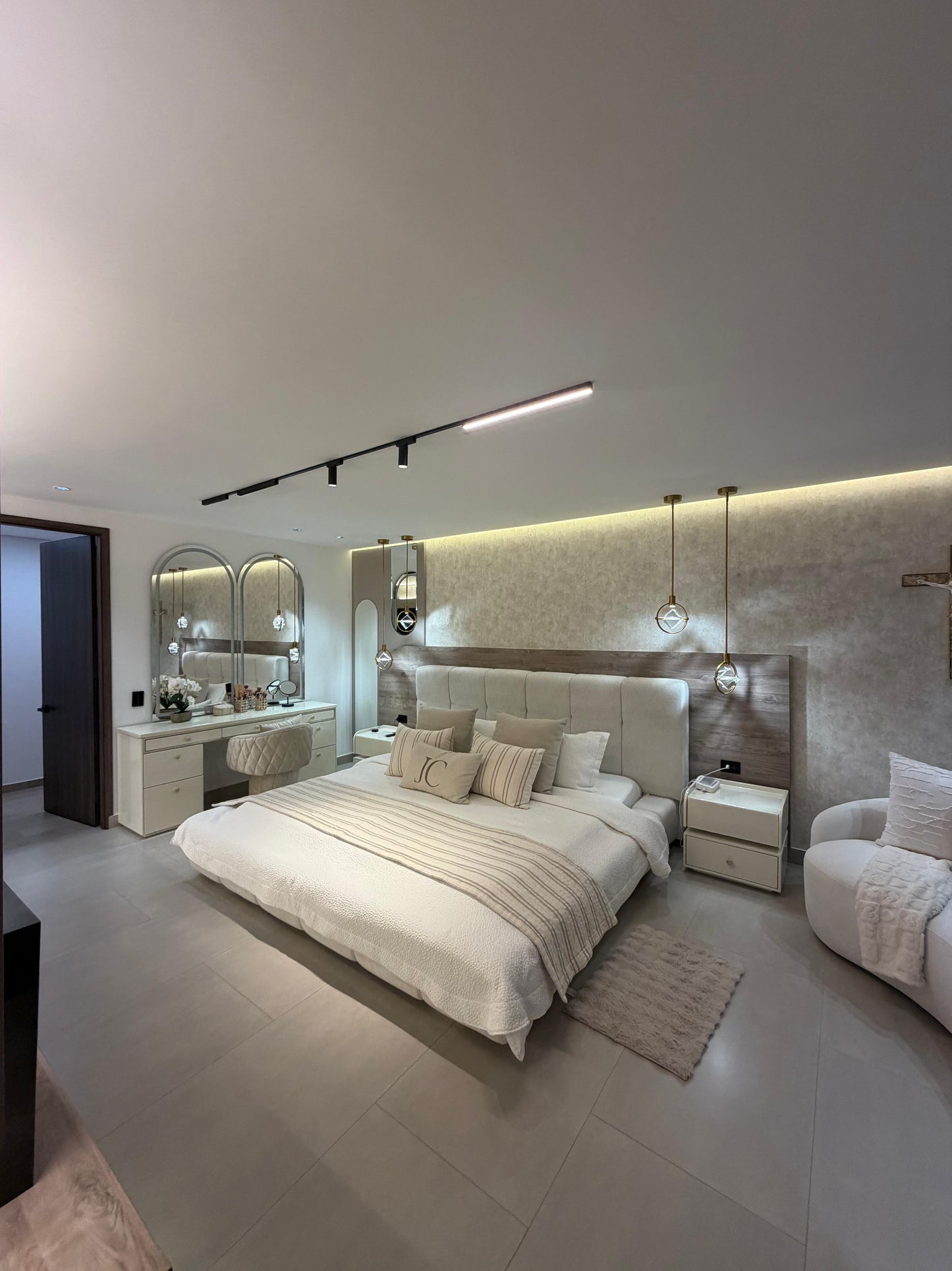Casa amoblada en venta en La Morada, Jamundí — 700 m², sala de cine, discoteca y piscina