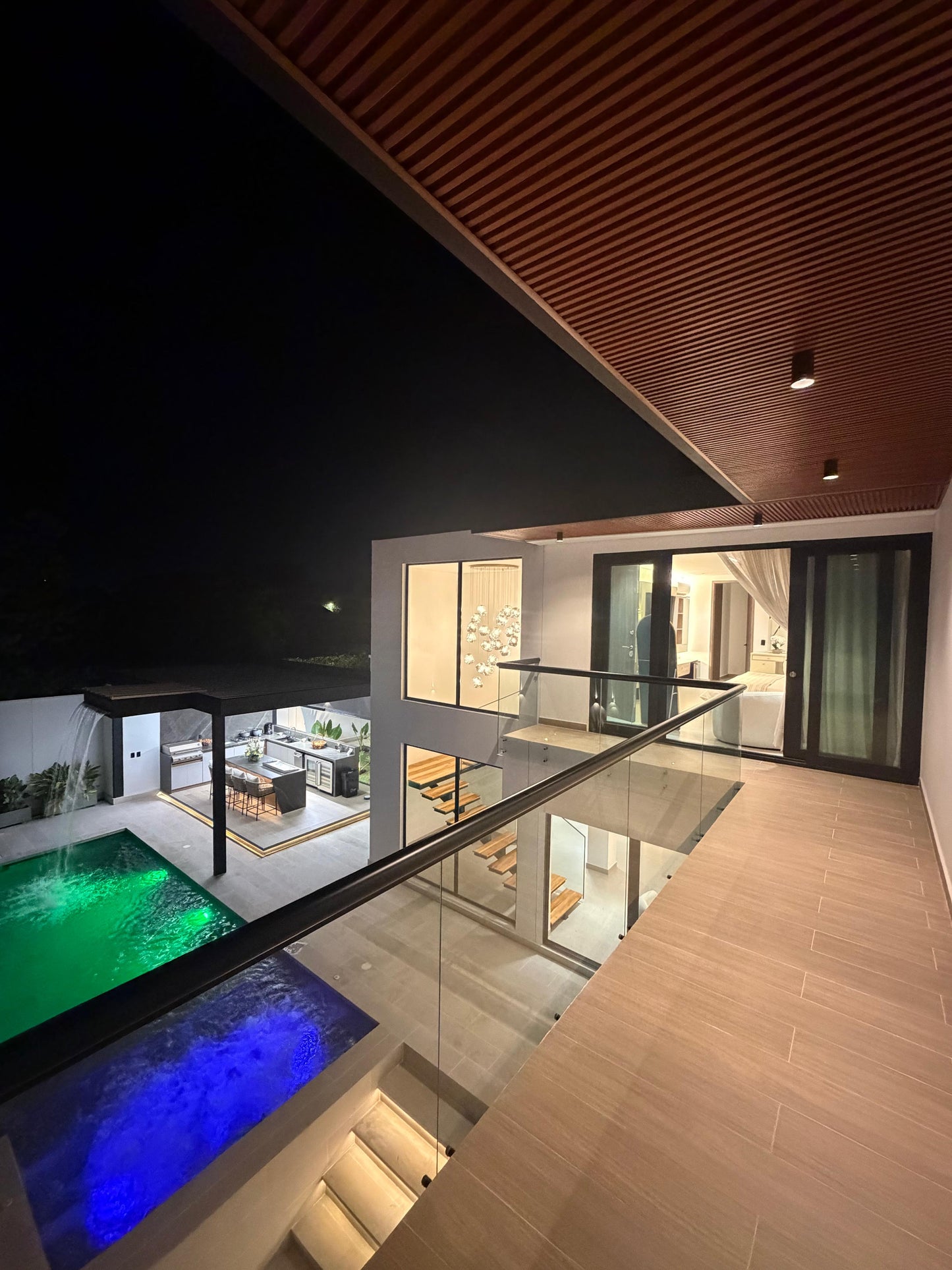 Casa amoblada en venta en La Morada, Jamundí — 700 m², sala de cine, discoteca y piscina