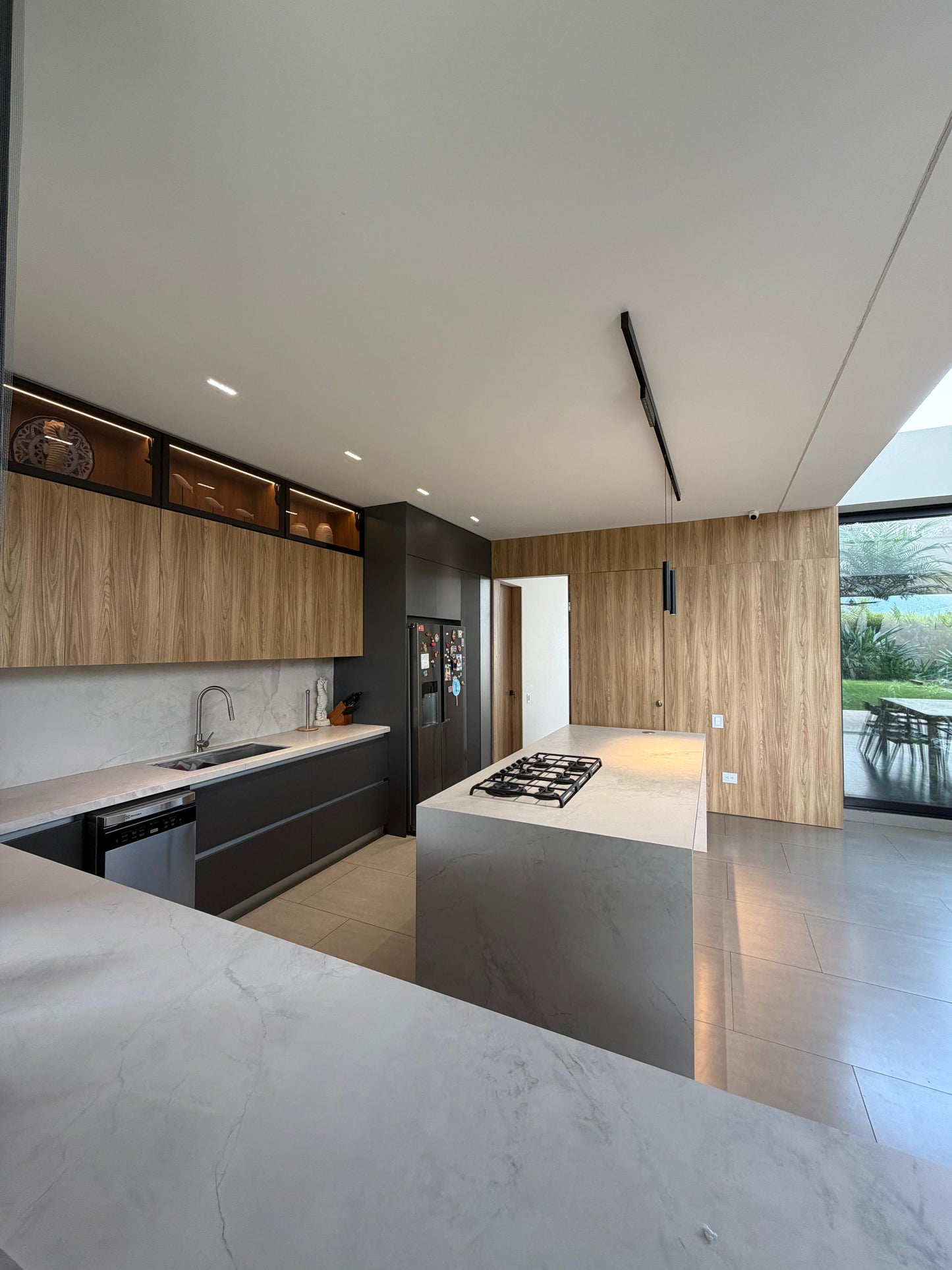 Casa en venta en La Morada, Jamundí — 470 m² sobre lote de 1.500 m² con jardín interior