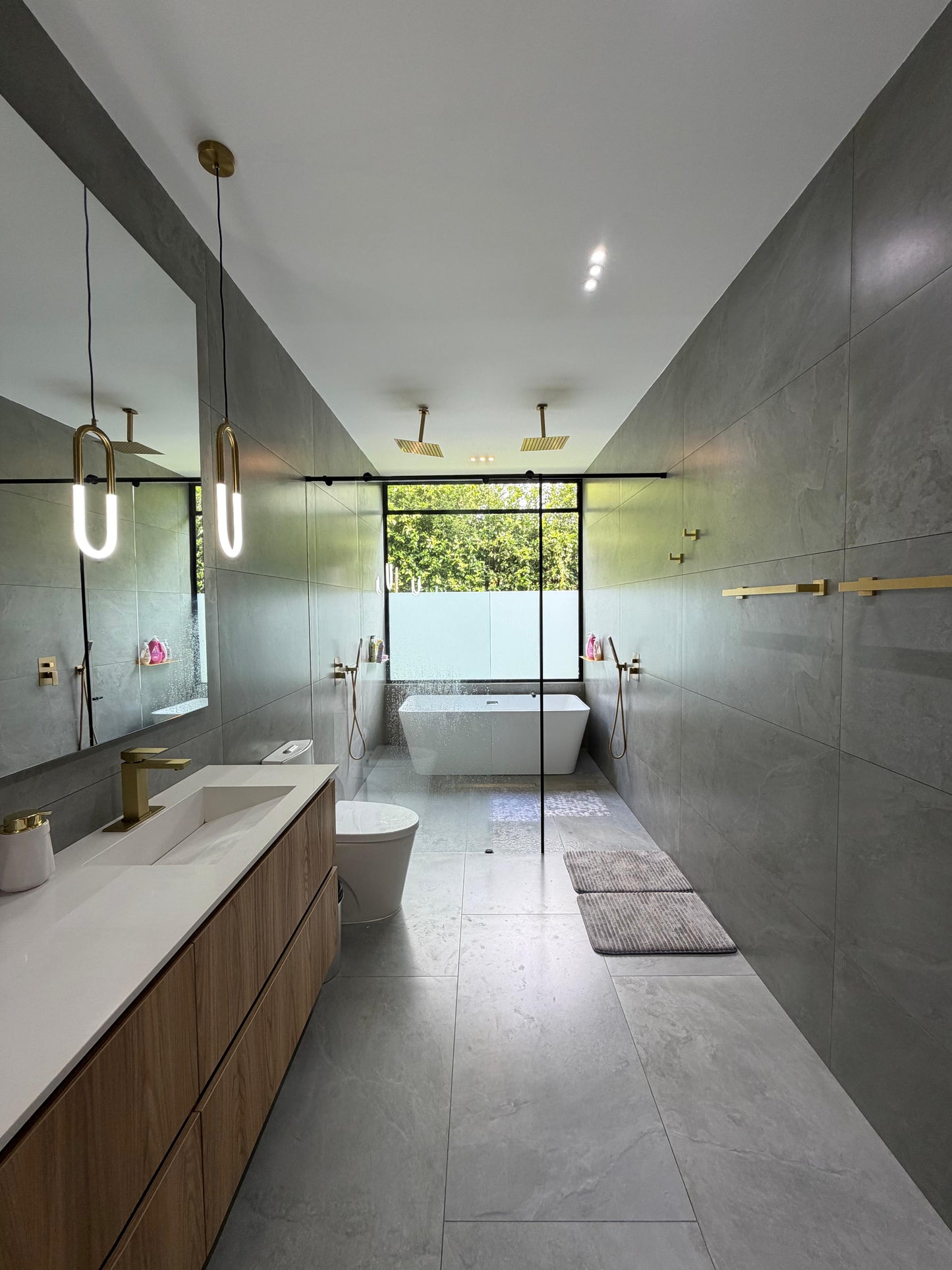 Casa en venta en La Morada, Jamundí — 470 m² sobre lote de 1.500 m² con jardín interior