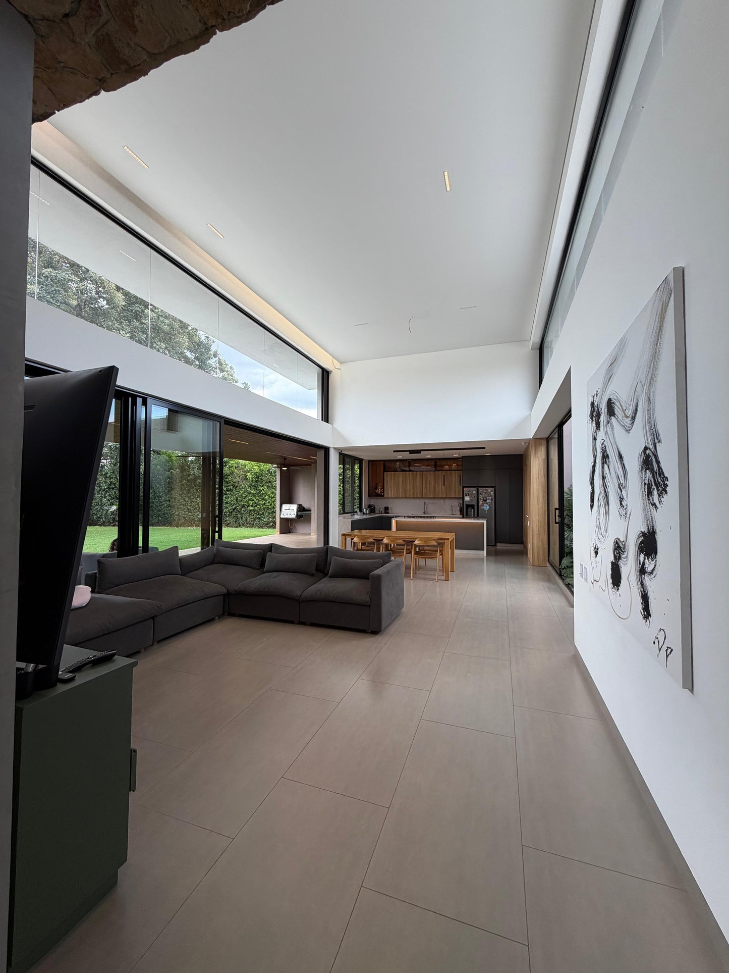 Casa en venta en La Morada, Jamundí — 470 m² sobre lote de 1.500 m² con jardín interior