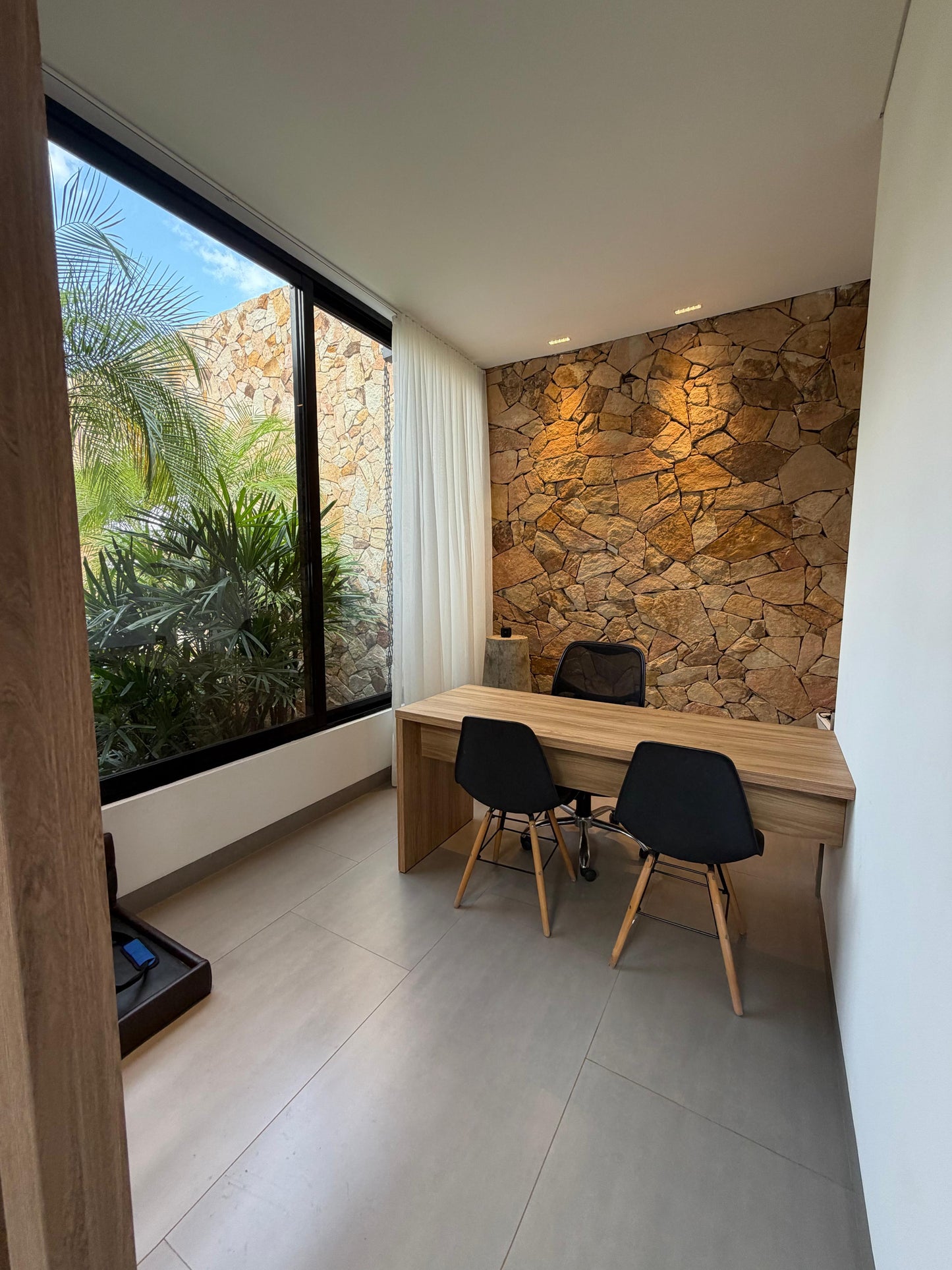 Casa en venta en La Morada, Jamundí — 470 m² sobre lote de 1.500 m² con jardín interior