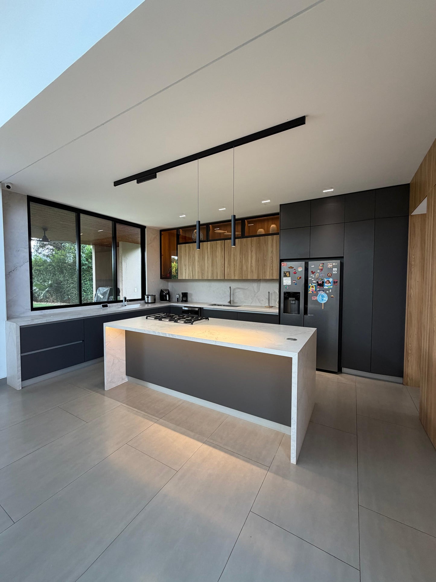 Casa en venta en La Morada, Jamundí — 470 m² sobre lote de 1.500 m² con jardín interior