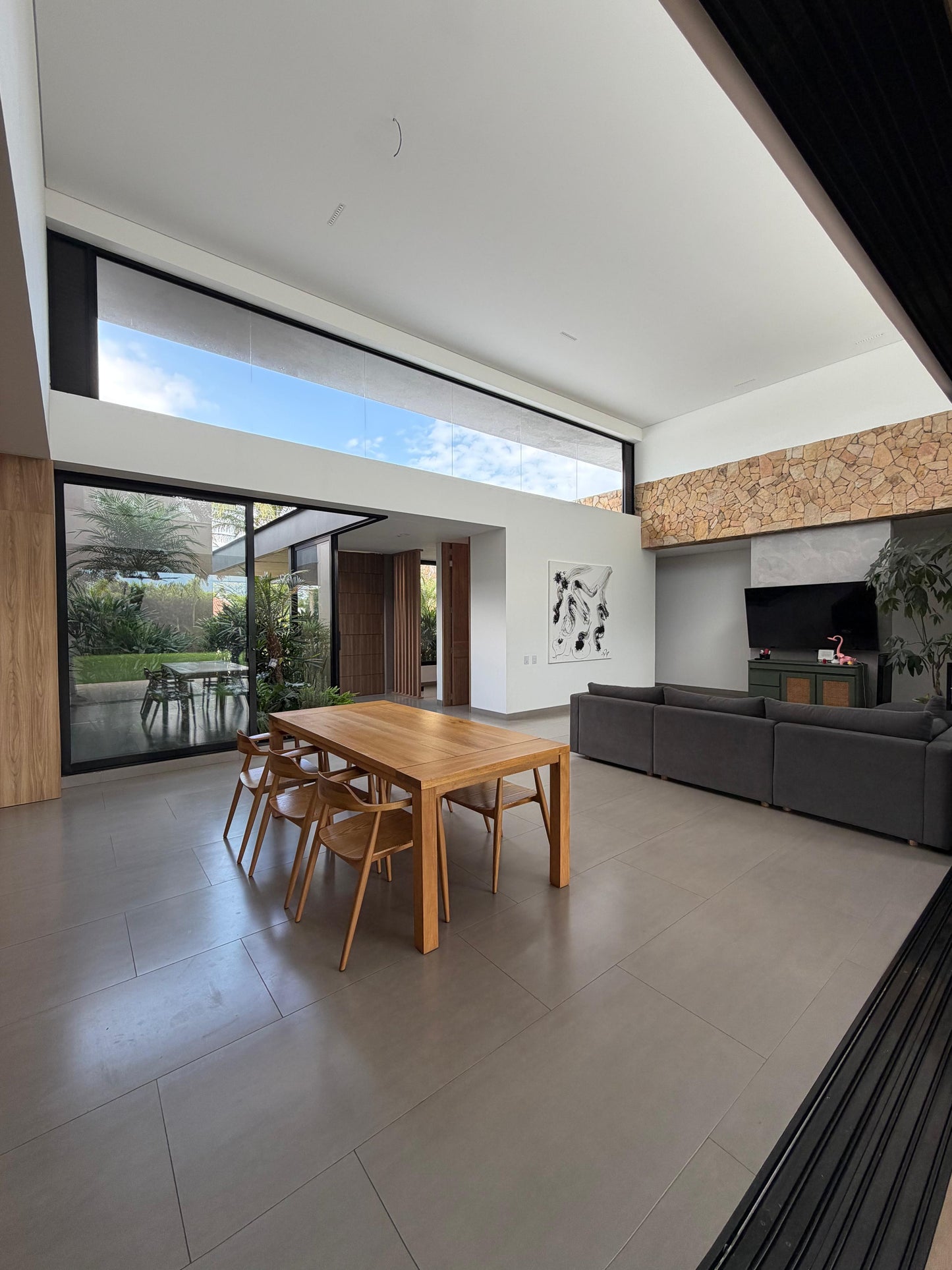 Casa en venta en La Morada, Jamundí — 470 m² sobre lote de 1.500 m² con jardín interior