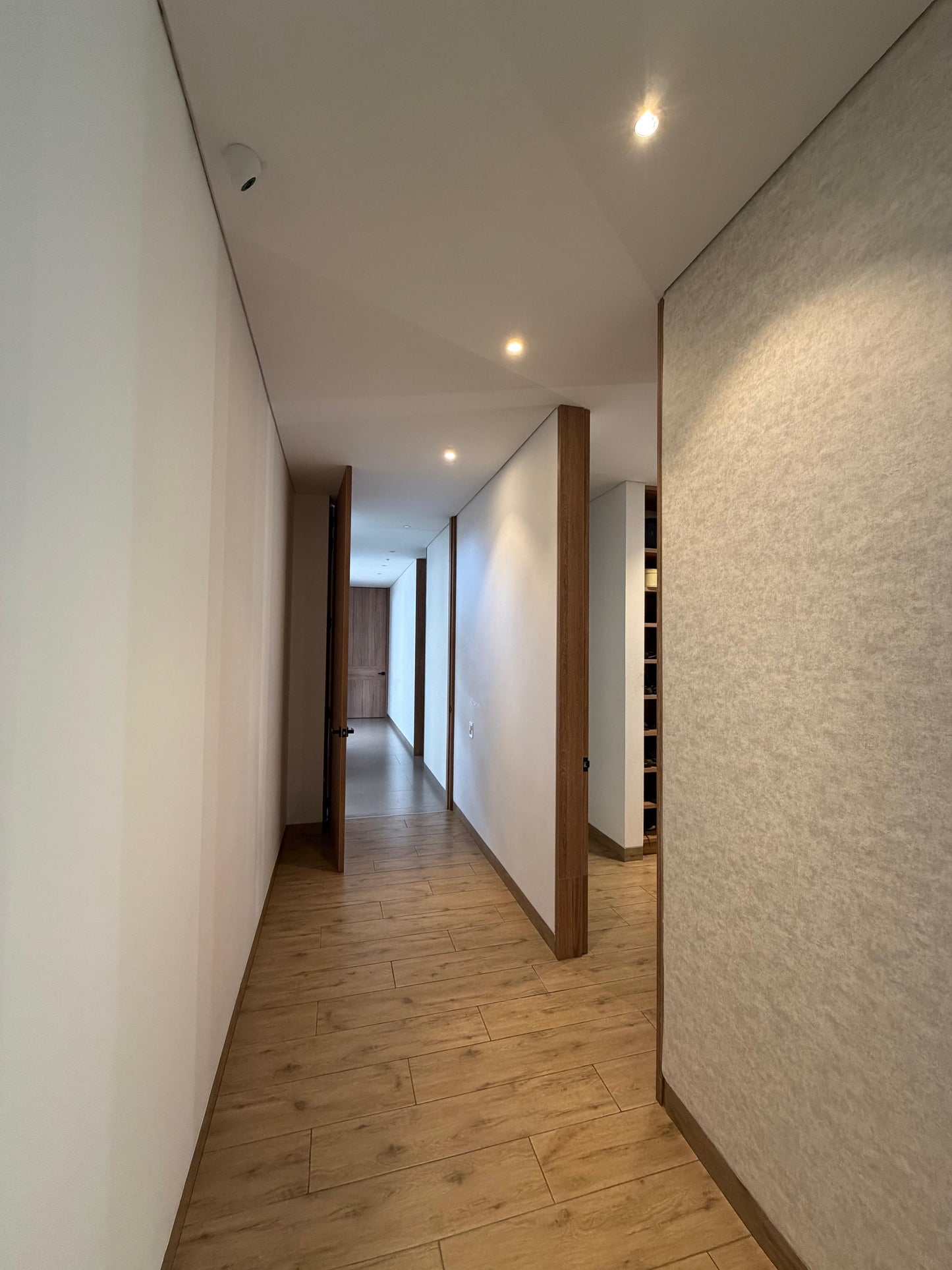 Casa en venta en La Morada, Jamundí — 470 m² sobre lote de 1.500 m² con jardín interior