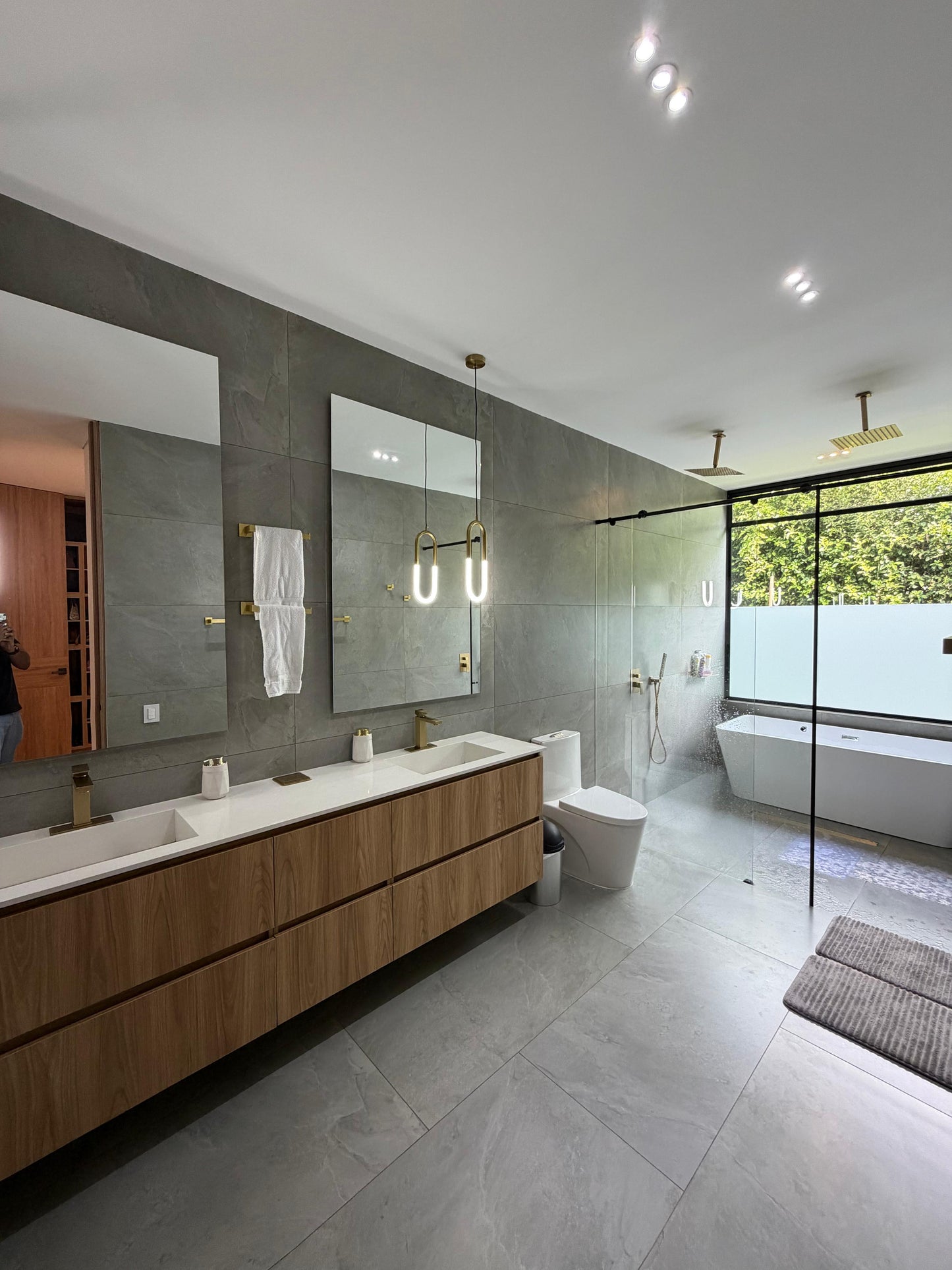 Casa en venta en La Morada, Jamundí — 470 m² sobre lote de 1.500 m² con jardín interior