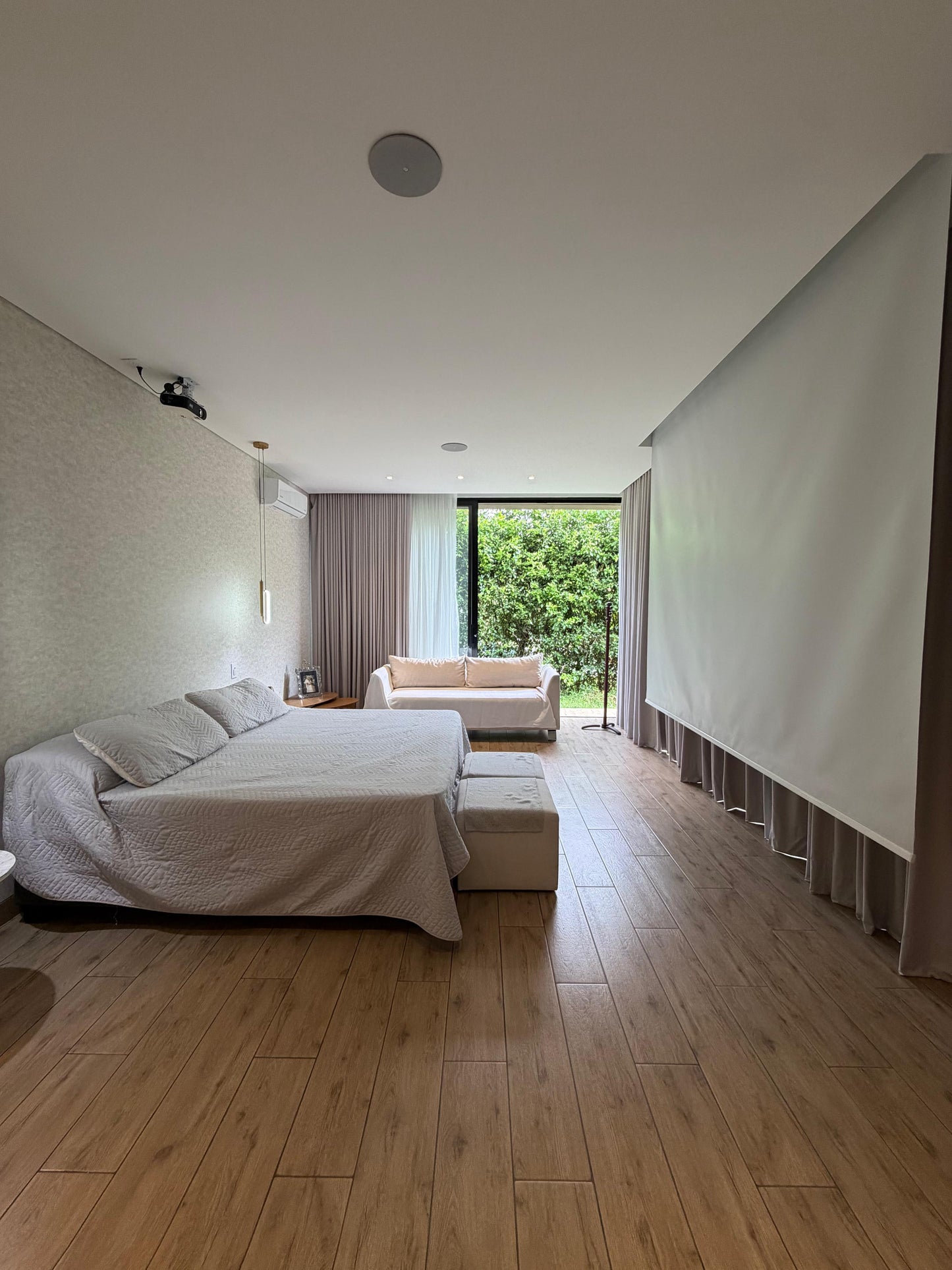 Casa en venta en La Morada, Jamundí — 470 m² sobre lote de 1.500 m² con jardín interior