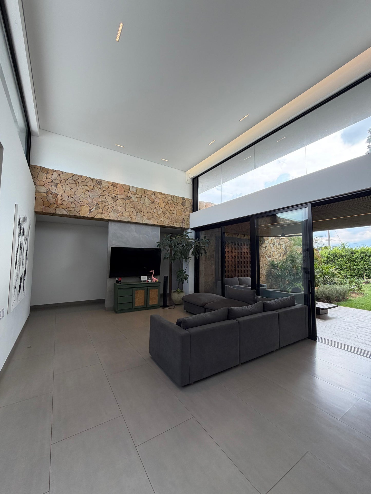 Casa en venta en La Morada, Jamundí — 470 m² sobre lote de 1.500 m² con jardín interior