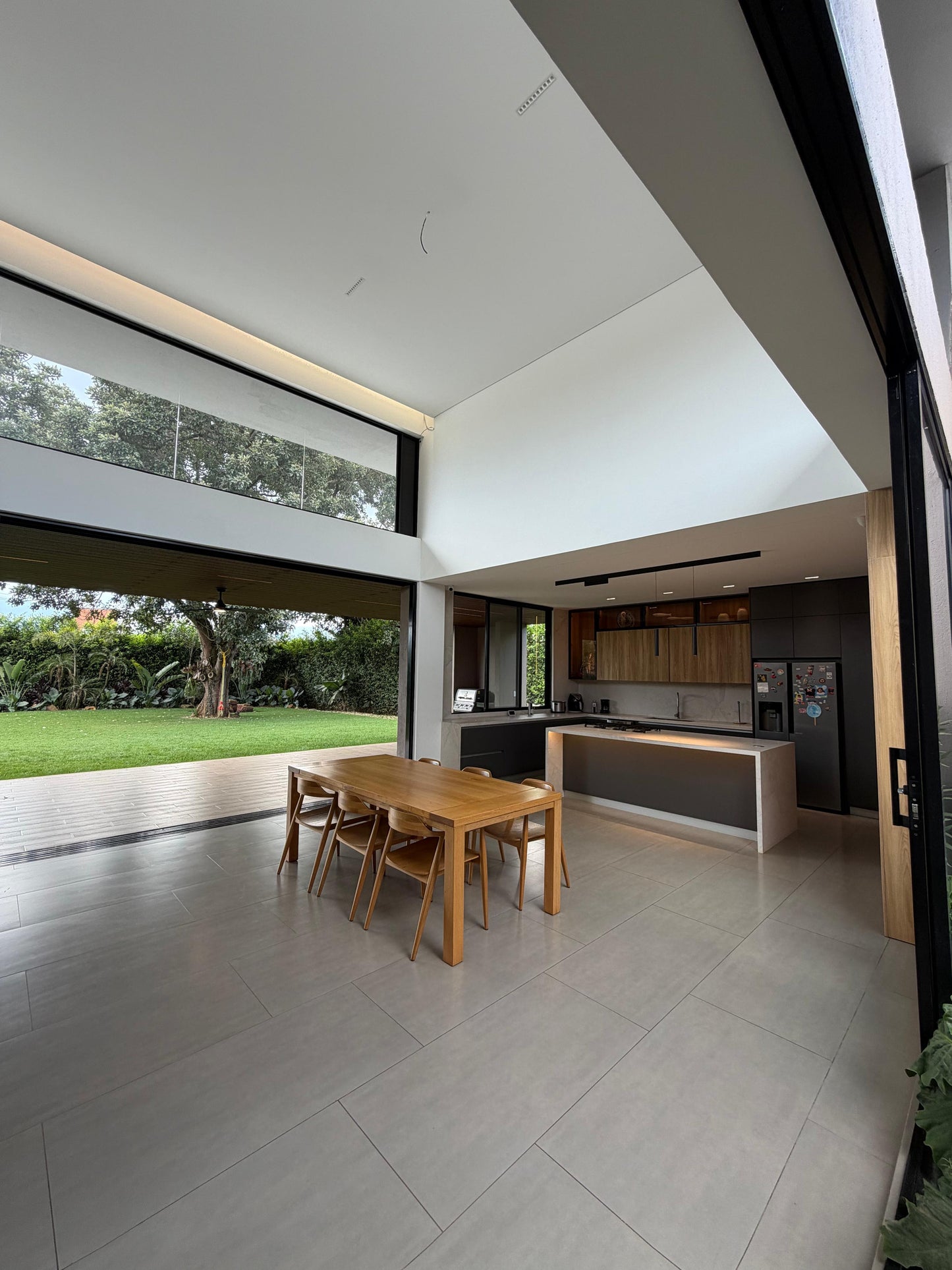 Casa en venta en La Morada, Jamundí — 470 m² sobre lote de 1.500 m² con jardín interior