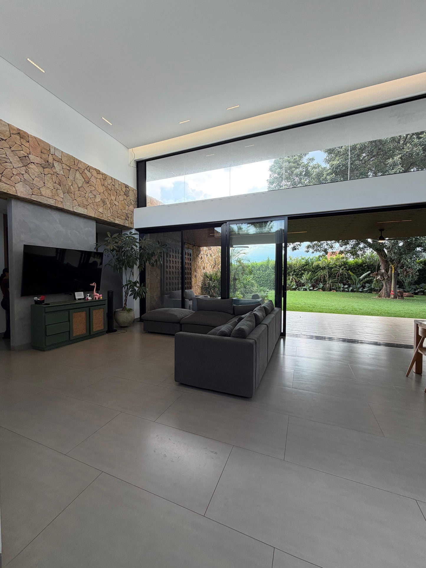 Casa en venta en La Morada, Jamundí — 470 m² sobre lote de 1.500 m² con jardín interior