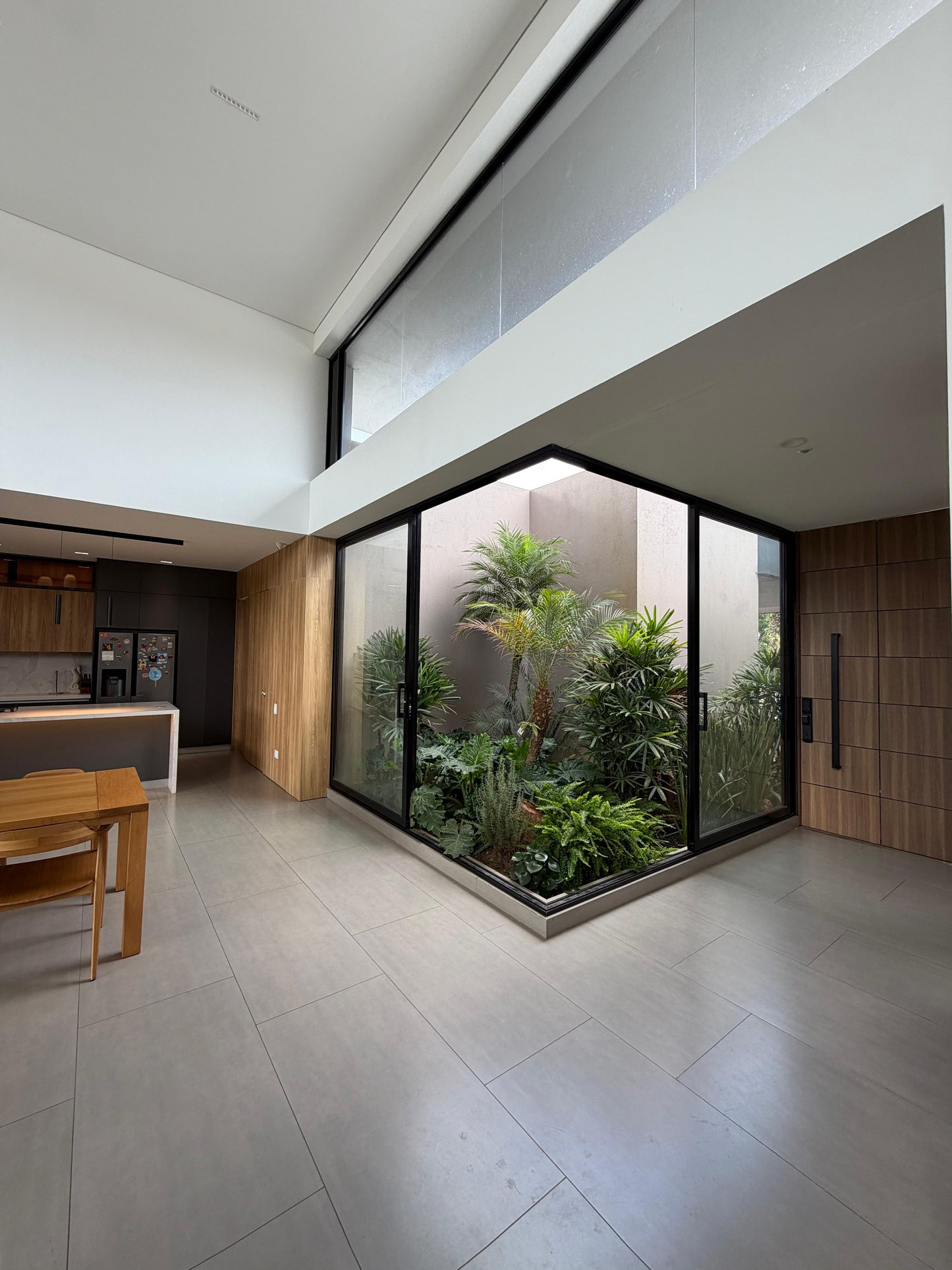 Casa en venta en La Morada, Jamundí — 470 m² sobre lote de 1.500 m² con jardín interior