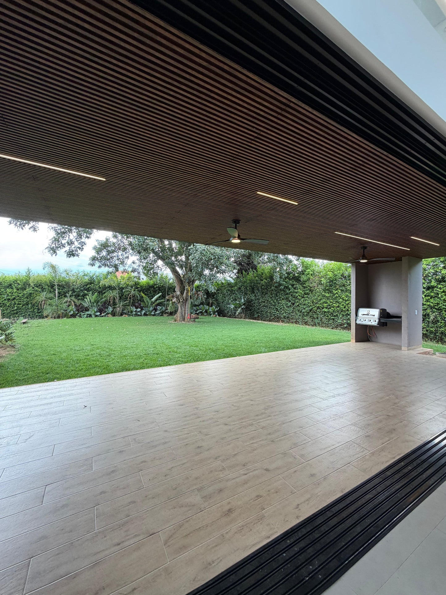 Casa en venta en La Morada, Jamundí — 470 m² sobre lote de 1.500 m² con jardín interior