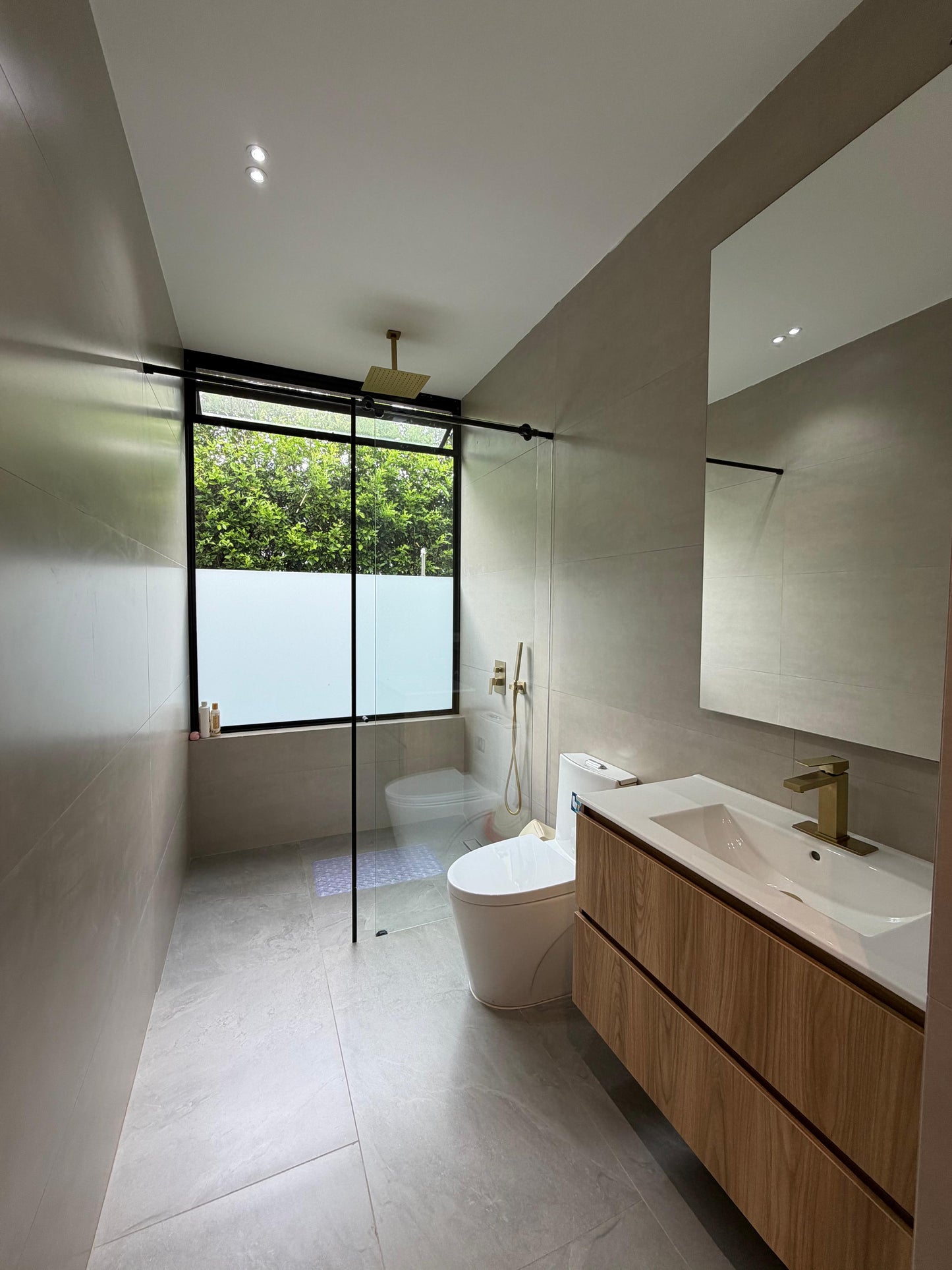 Casa en venta en La Morada, Jamundí — 470 m² sobre lote de 1.500 m² con jardín interior