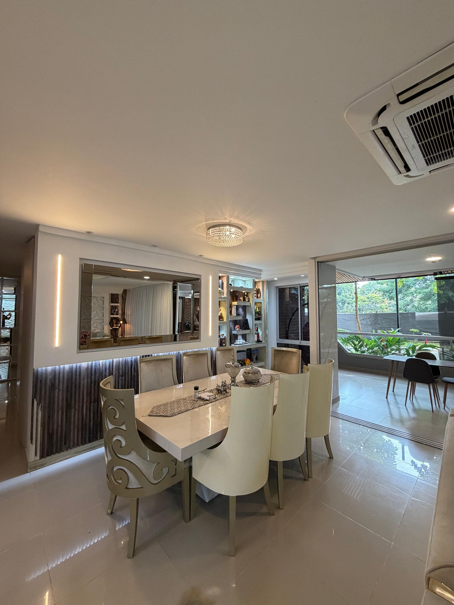 Apartamento en venta en Pance, Cali — 196 m² en primer piso con terraza