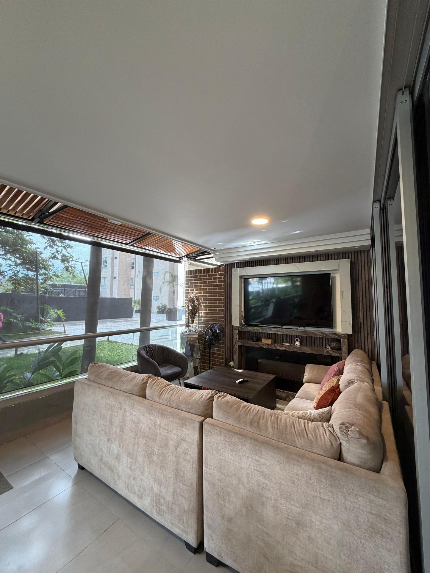 Apartamento en venta en Pance, Cali — 196 m² en primer piso con terraza