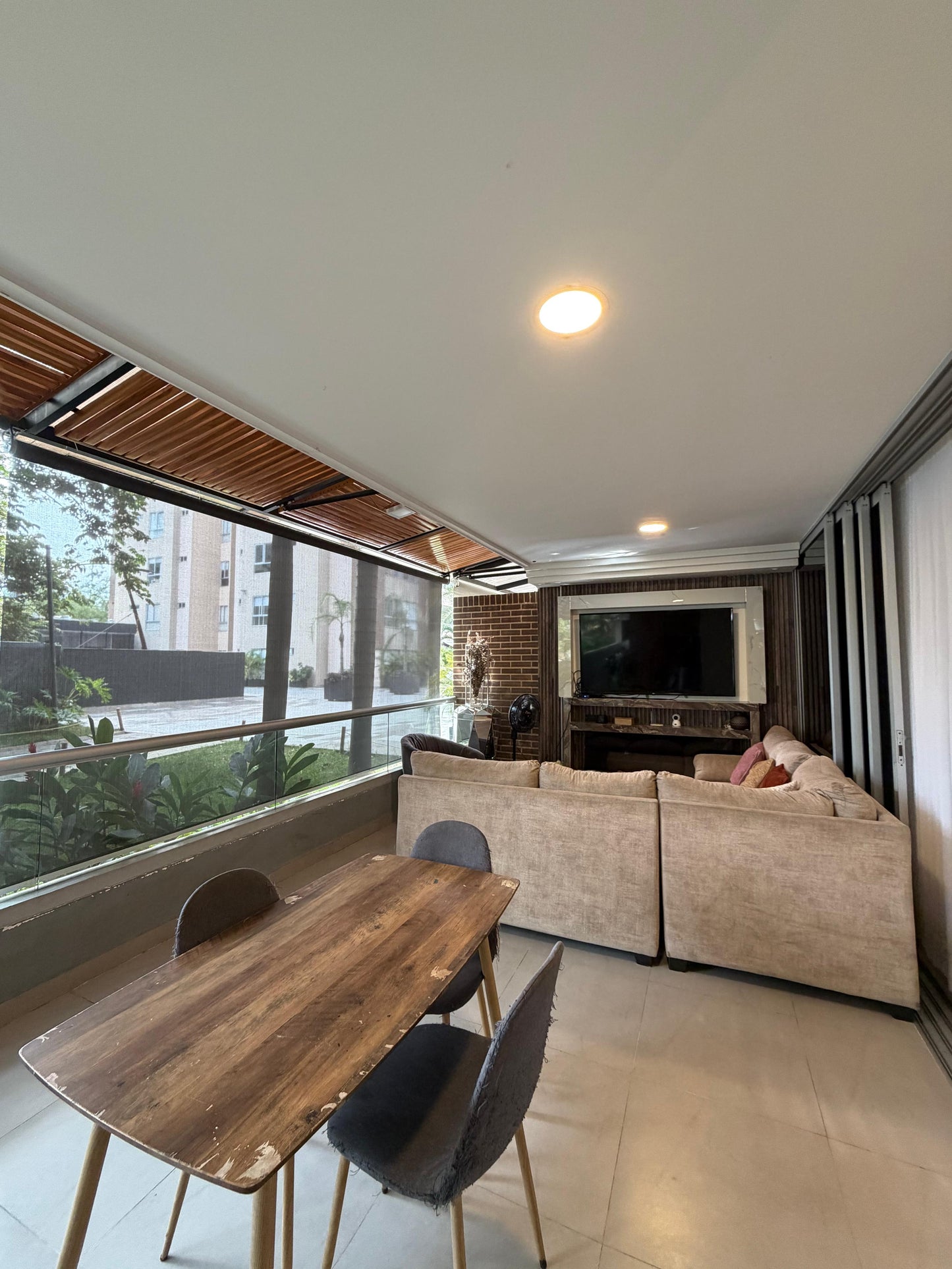Apartamento en venta en Pance, Cali — 196 m² en primer piso con terraza