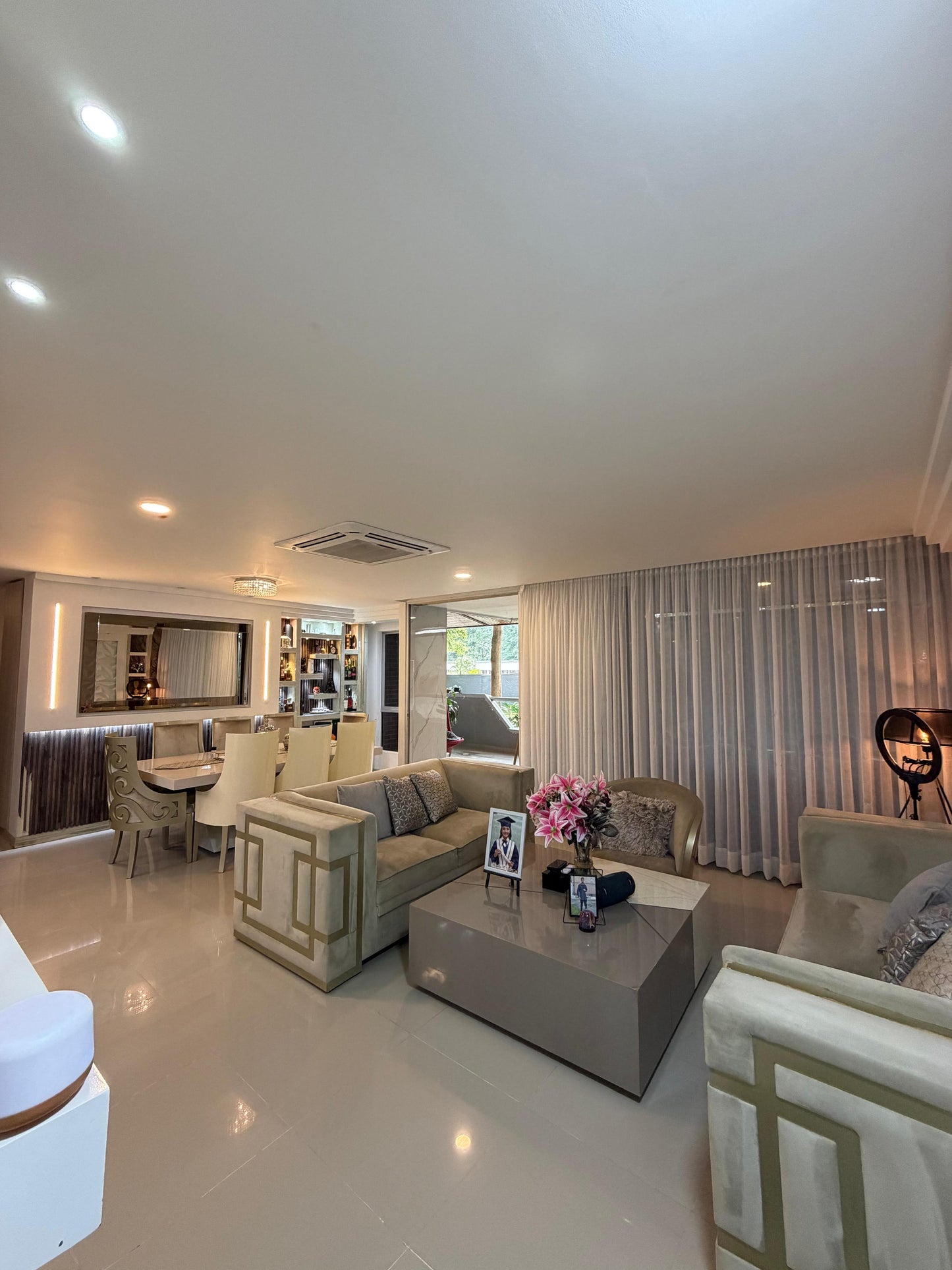 Apartamento en venta en Pance, Cali — 196 m² en primer piso con terraza