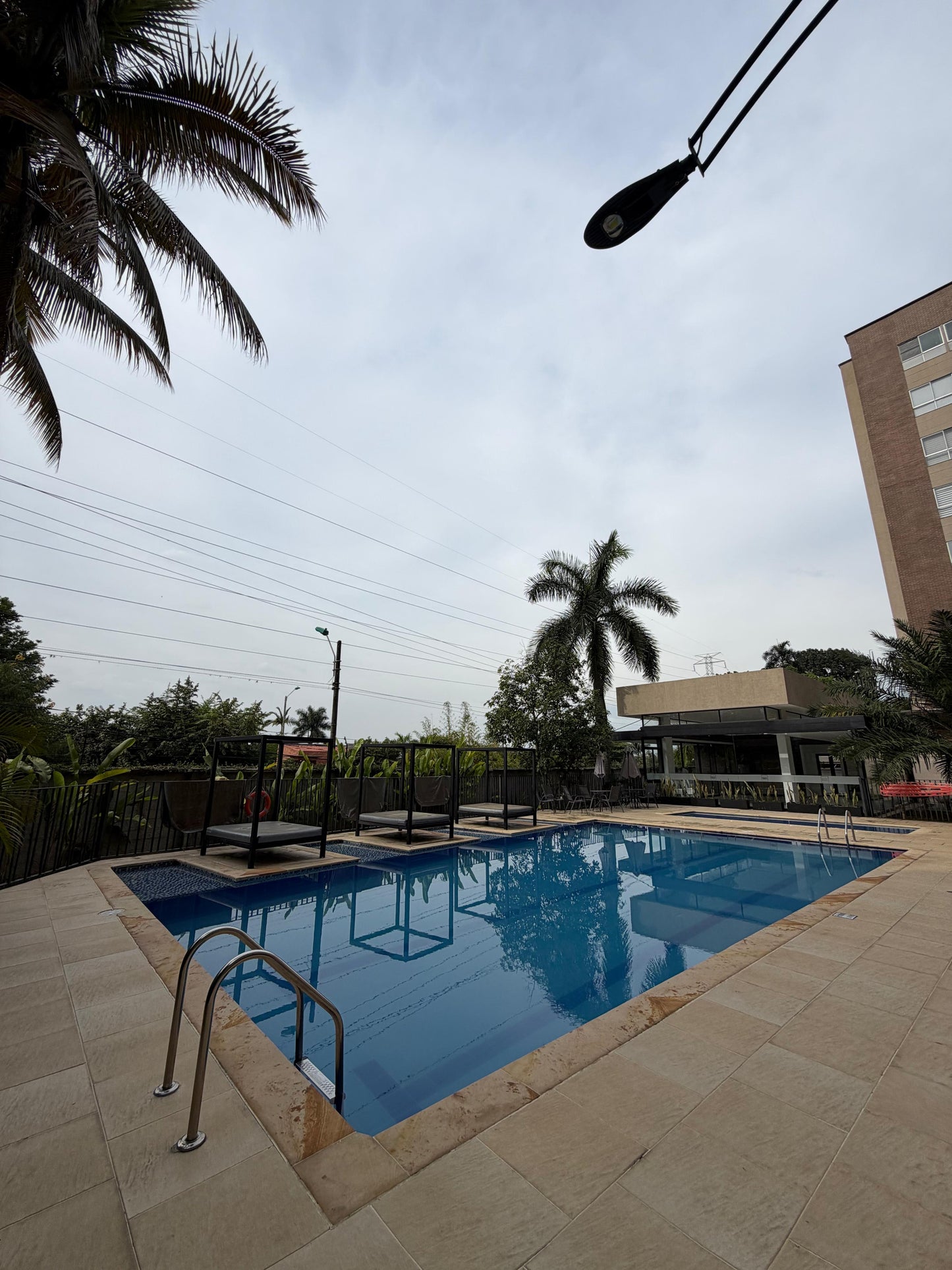 Apartamento en venta en Pance, Cali — 196 m² en primer piso con terraza
