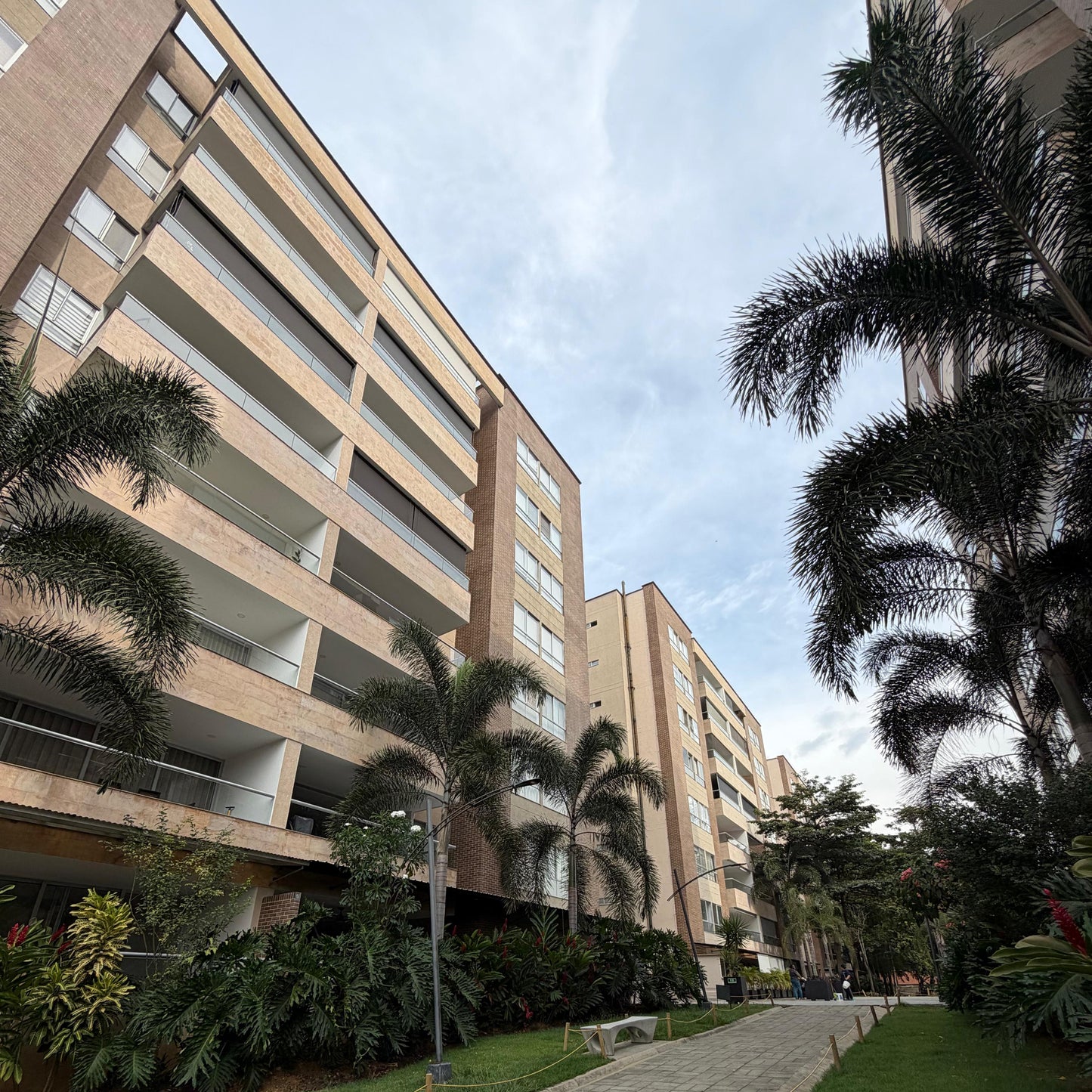Apartamento en venta en Pance, Cali — 196 m² en primer piso con terraza