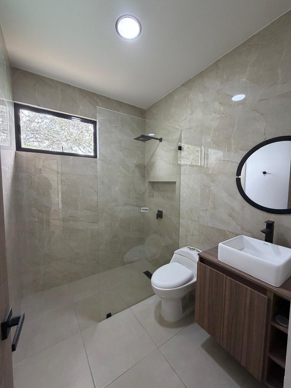 Casa en venta en La Morada, Jamundí — 520 m² sobre lote de 1.500 m², piscina y jacuzzi