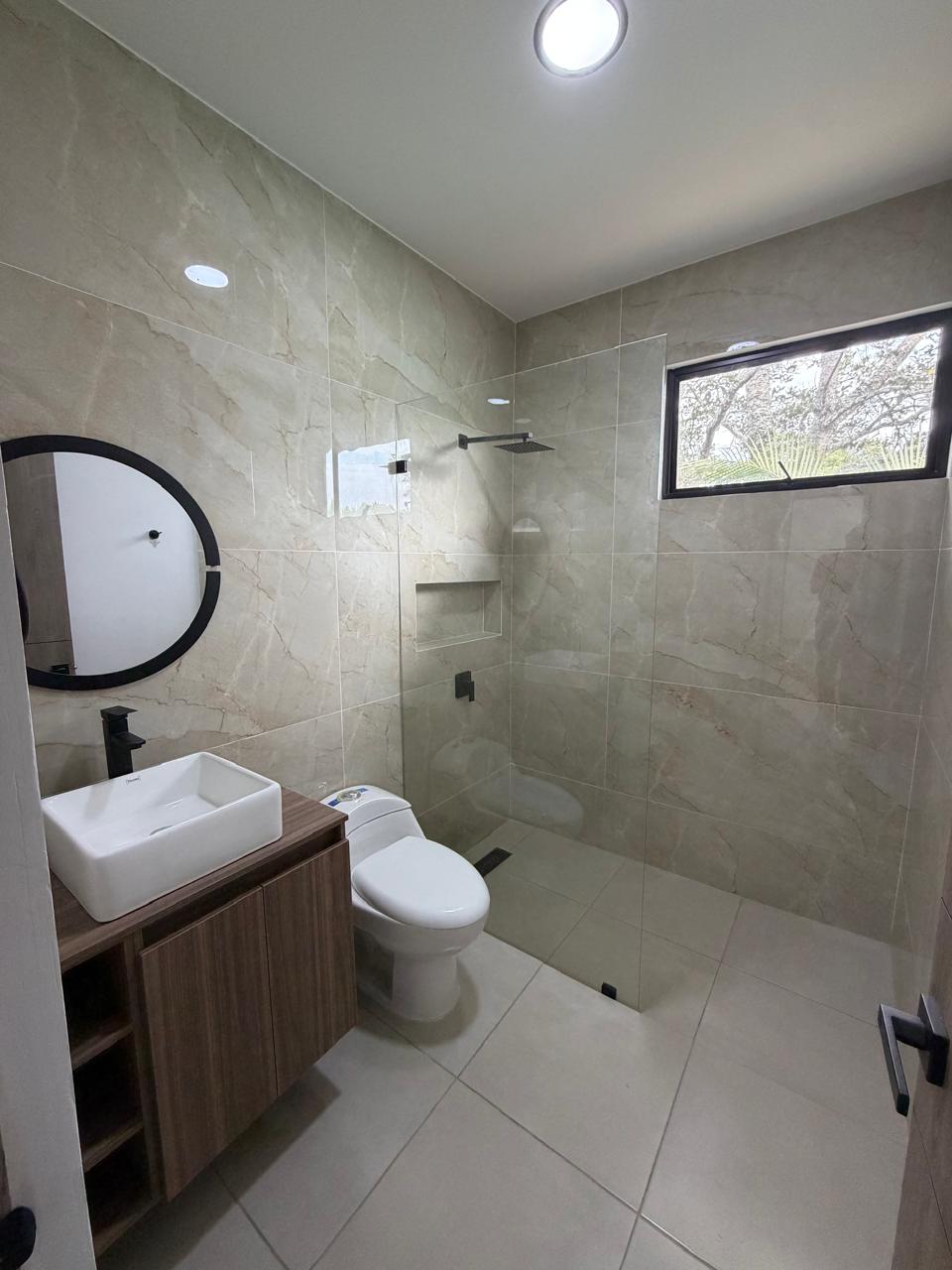 Casa en venta en La Morada, Jamundí — 520 m² sobre lote de 1.500 m², piscina y jacuzzi