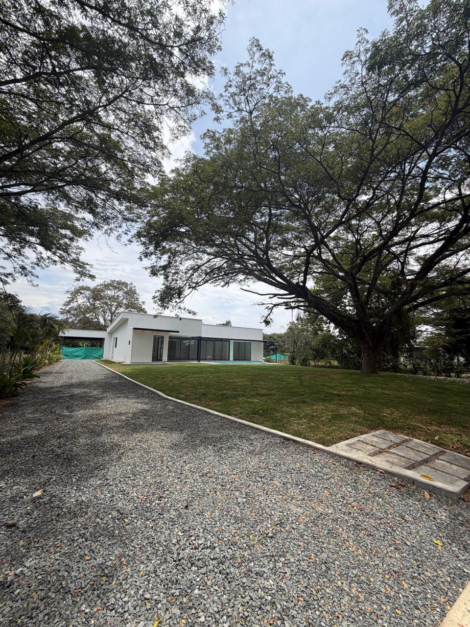Casa en venta en La Morada, Jamundí — 520 m² sobre lote de 1.500 m², piscina y jacuzzi
