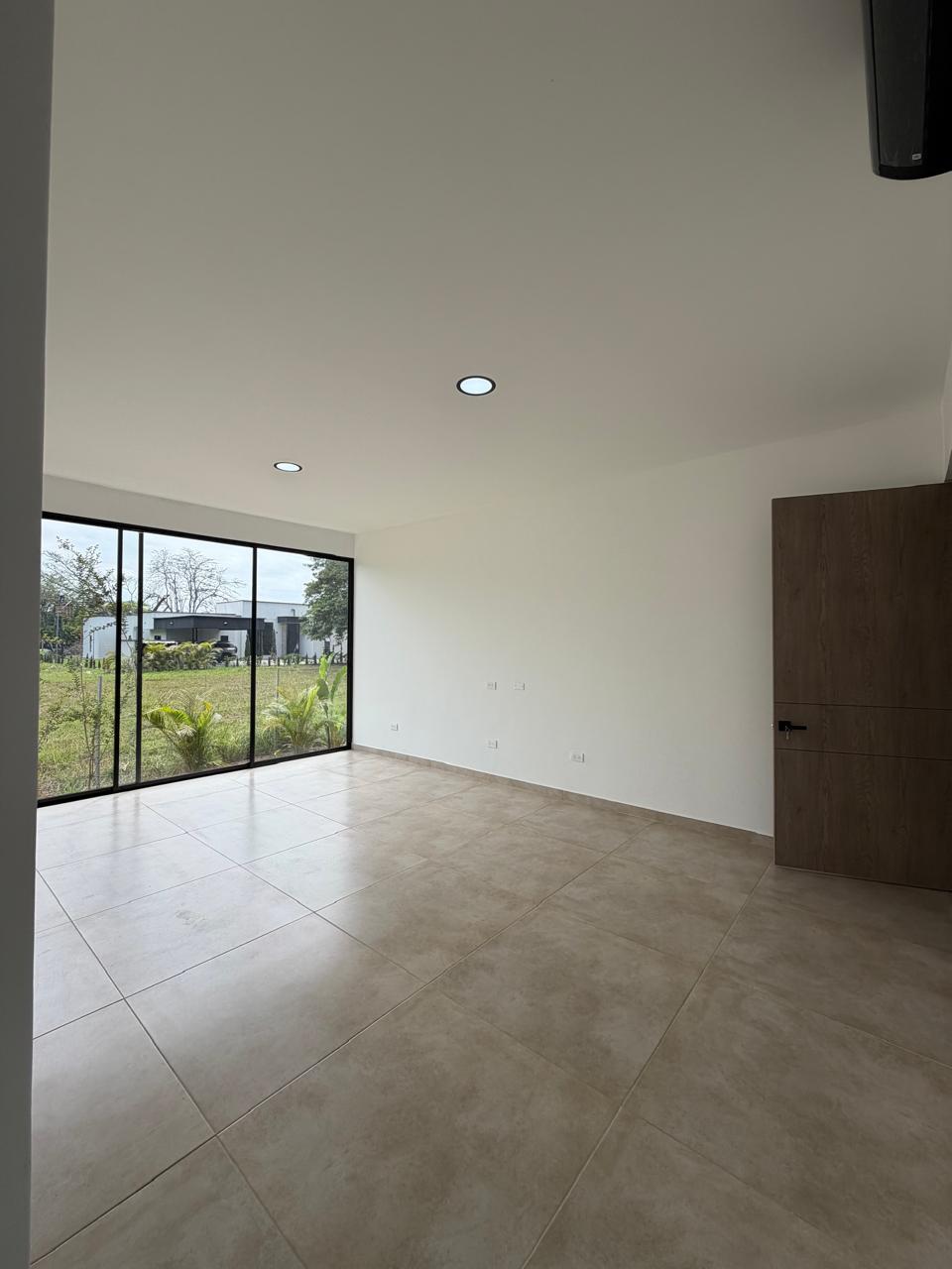Casa en venta en La Morada, Jamundí — 520 m² sobre lote de 1.500 m², piscina y jacuzzi