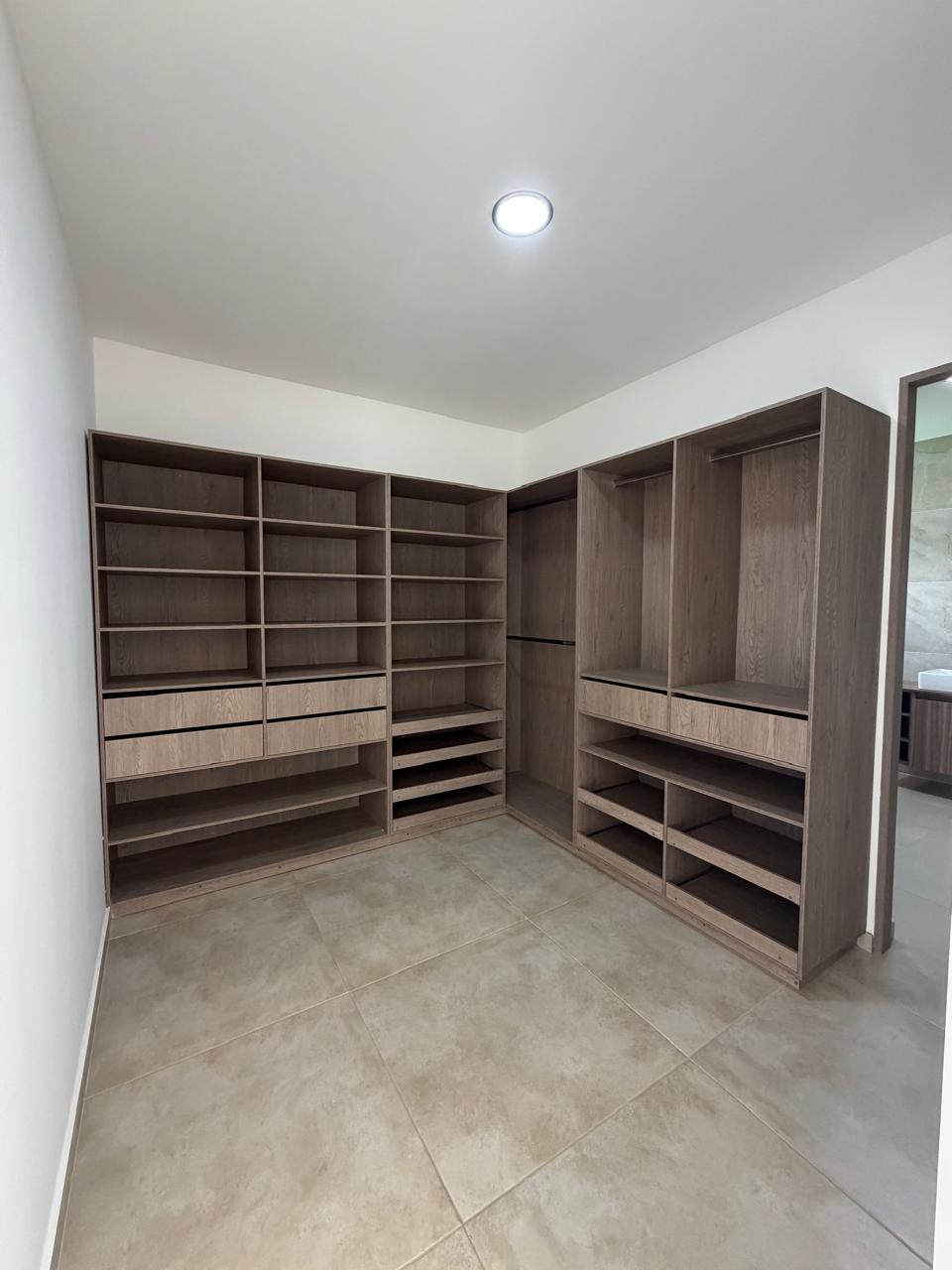 Casa en venta en La Morada, Jamundí — 520 m² sobre lote de 1.500 m², piscina y jacuzzi