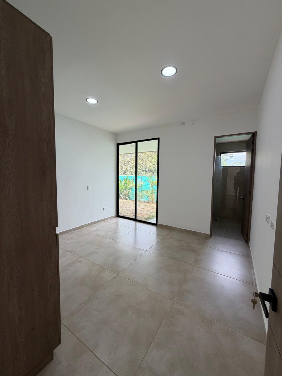Casa en venta en La Morada, Jamundí — 520 m² sobre lote de 1.500 m², piscina y jacuzzi